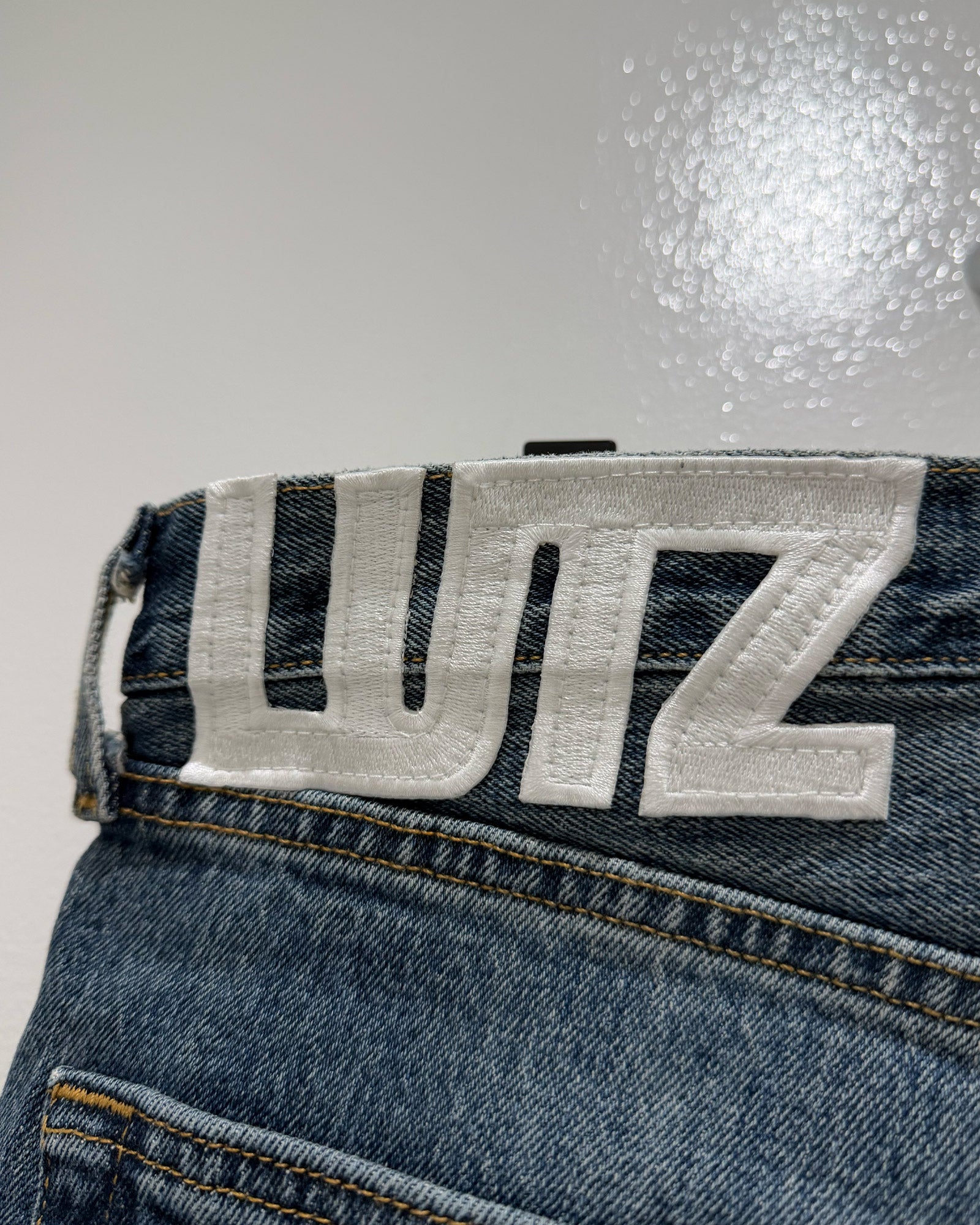 LUTZ HUELLE・ - デニムパンツ SHADOW DENIM PANTS