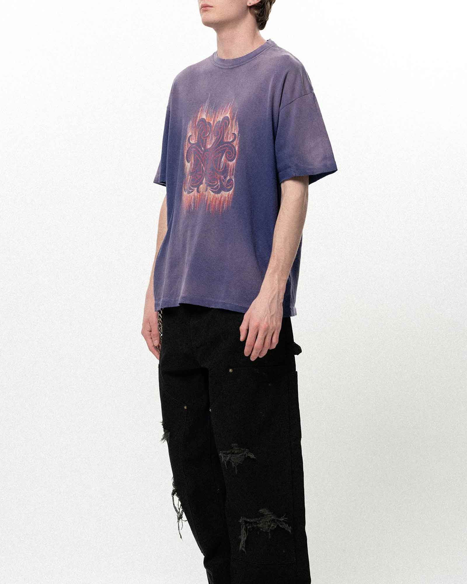 KAMIYA (カミヤ) SS26 “CRAYON FLAME KMY” TEE / NAVY | Detail 