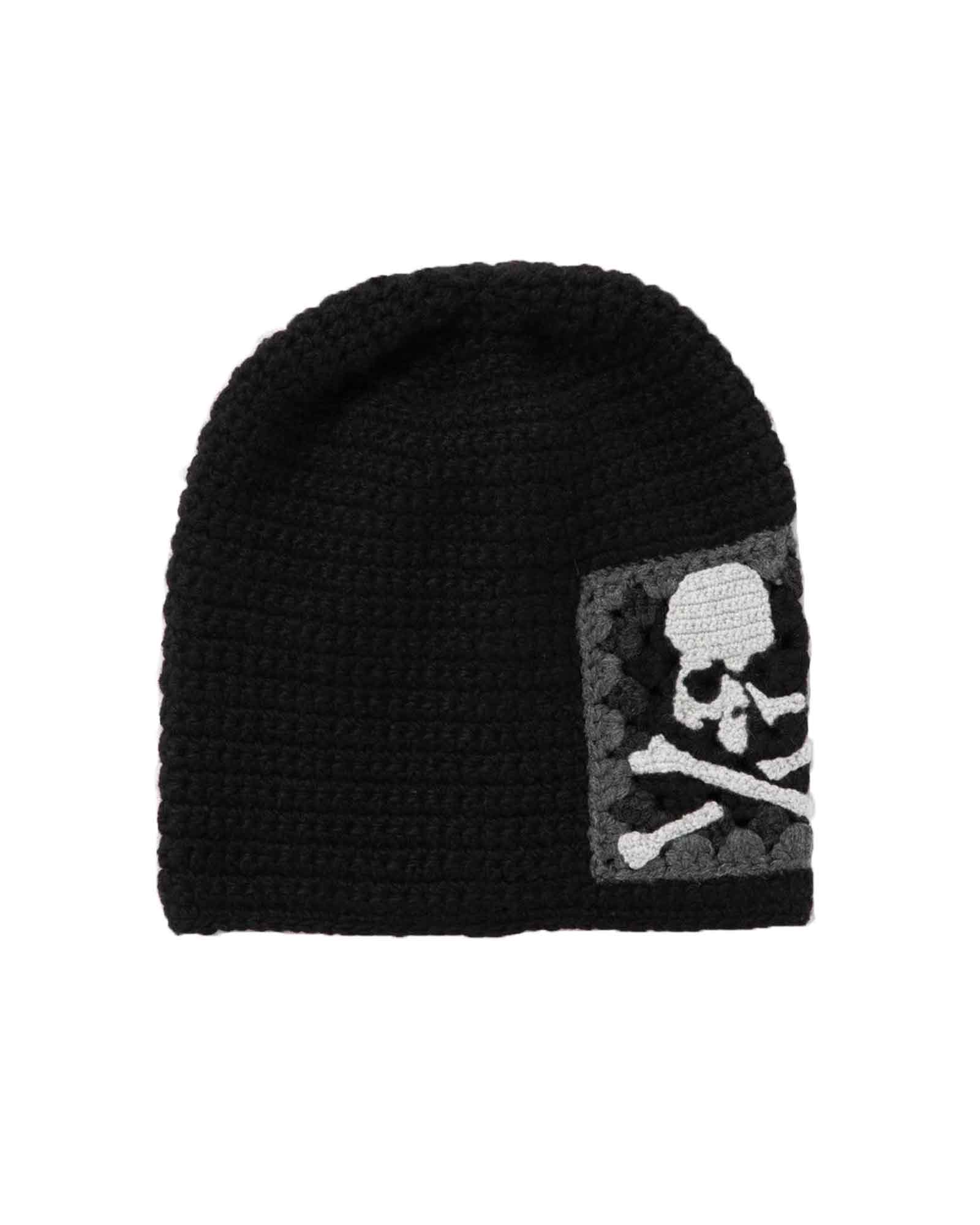 HAND KNITTED BEANIE / BLACK