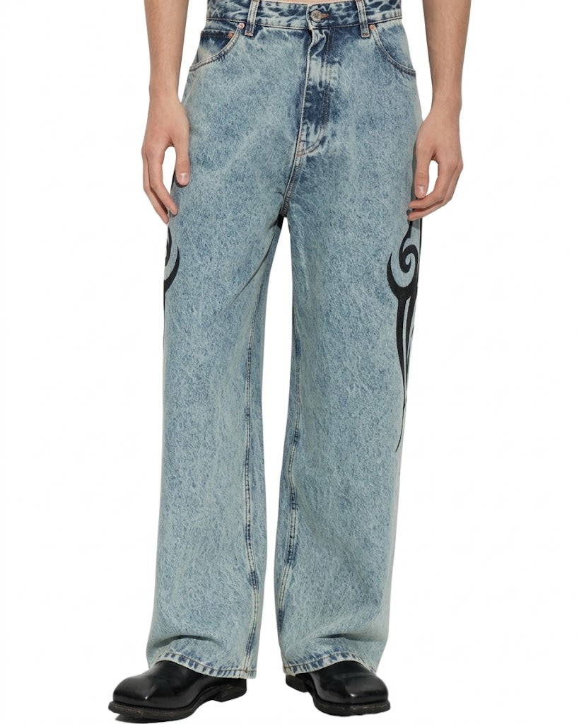 VETEMENTS・ヴェトモン - デニムパンツ GRAFFITI TRIBAL  BAGGY JEANS / VINTAGE BLUE