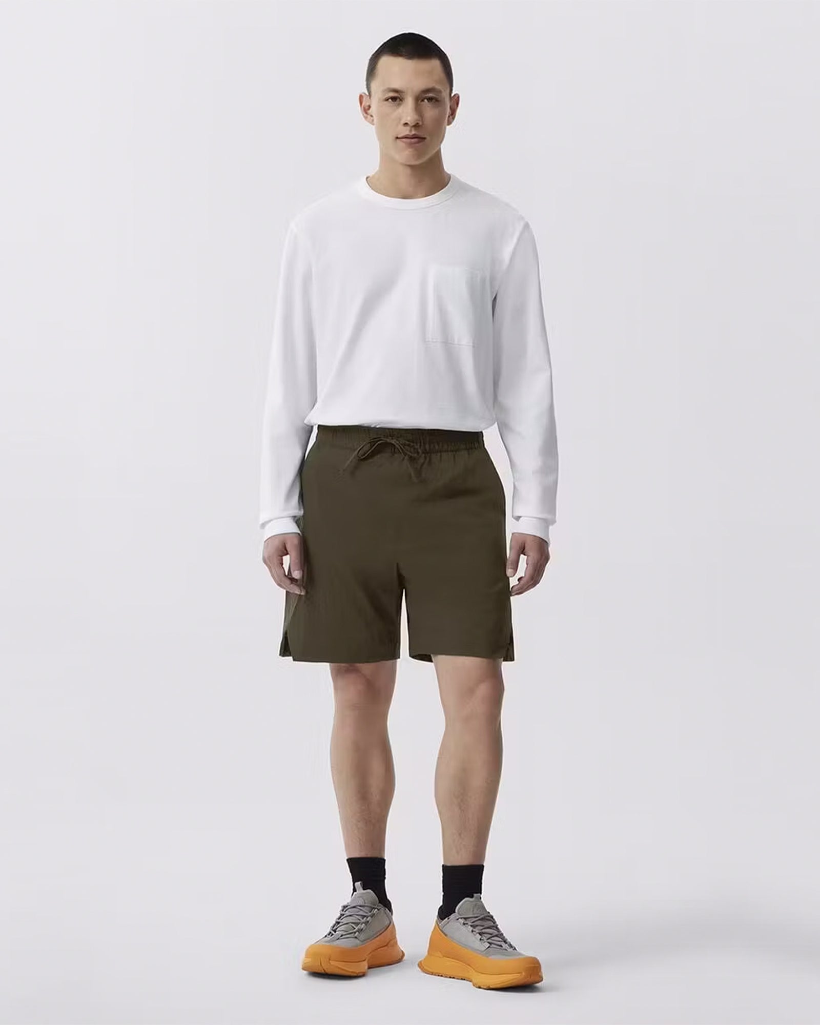 CANADA GOOSE・カナダグース - ハーフ・ショートパンツ KILLARNEY SHORT BLACK LABEL / MILITARY GREEN