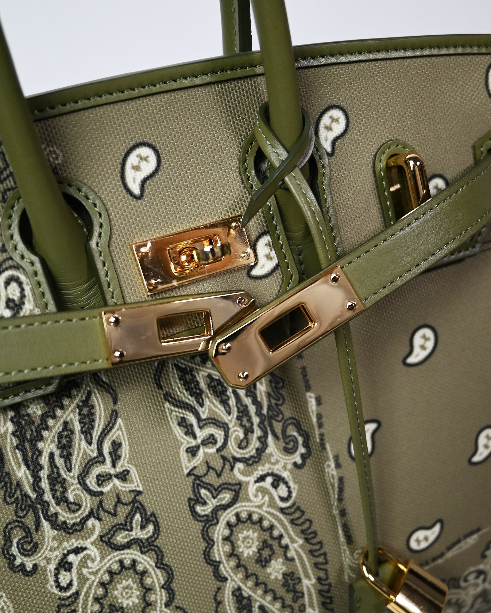 THE WORLD IS YOURS (ザ ワールド イズ ユアーズ) SIGNATURE BAG
