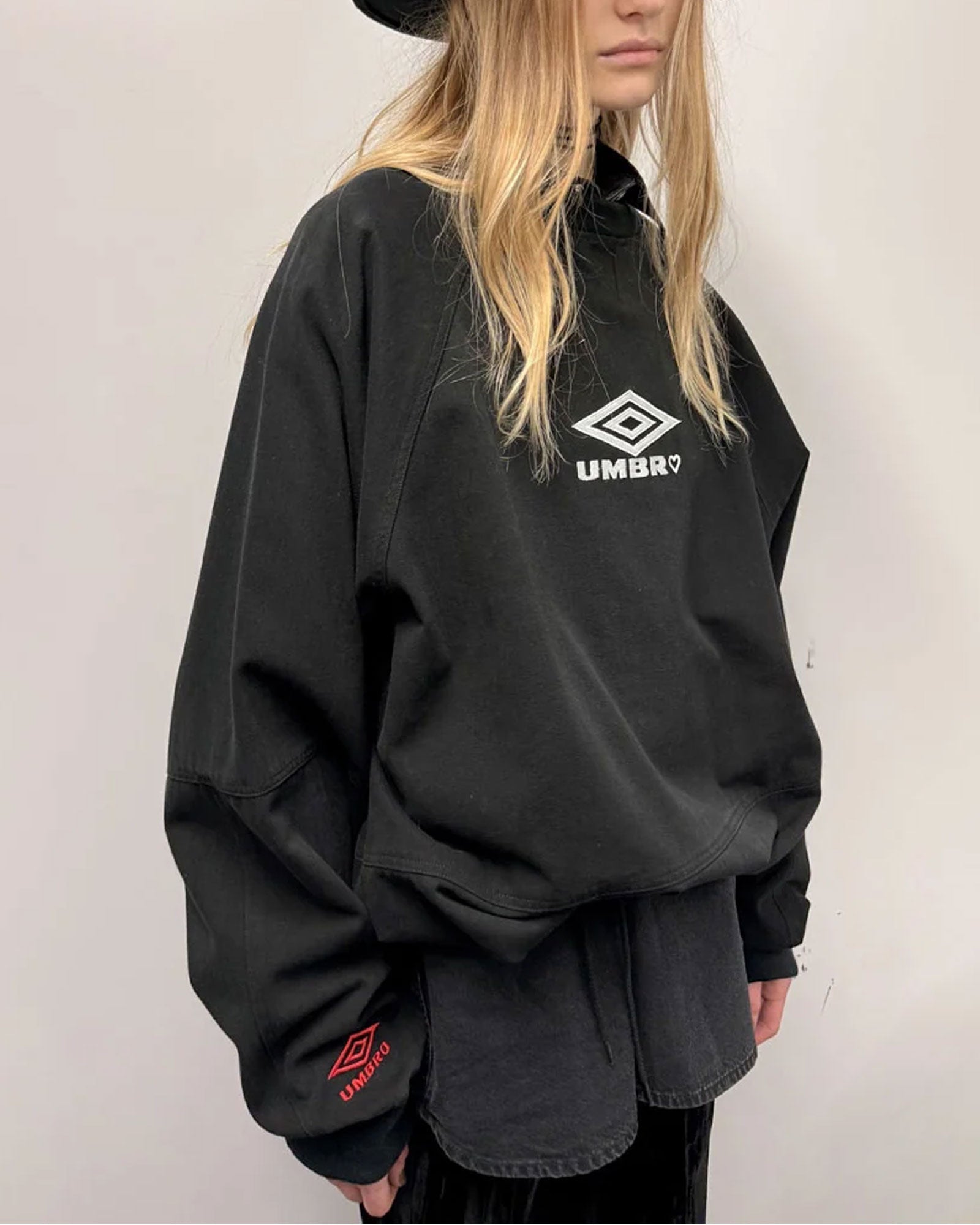 BASICKS・ベイシックス - トップス BASICKS × UMBRO PULLOVER / BLACK