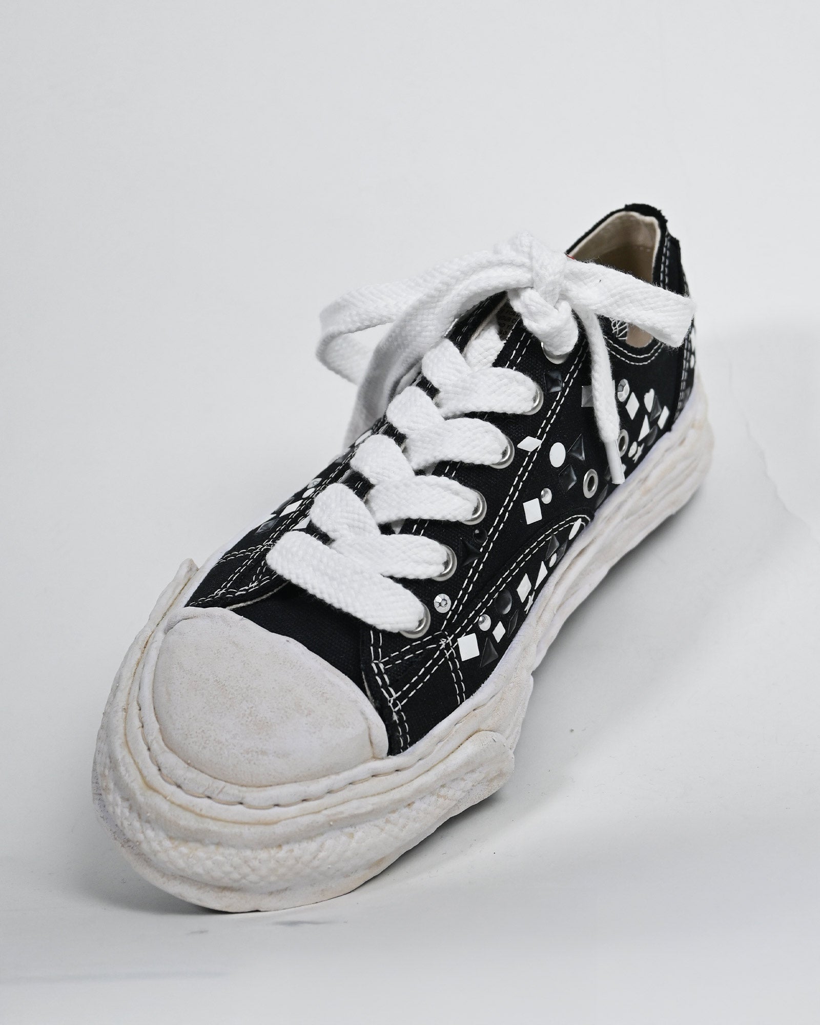 MIHARA YASUHIRO・Yasuhiro Mihara -  PETERSON23 / ORIGINAL SOLE EMBELLISHED CANVAS LOW-TOP SNEAKER / BLACK
