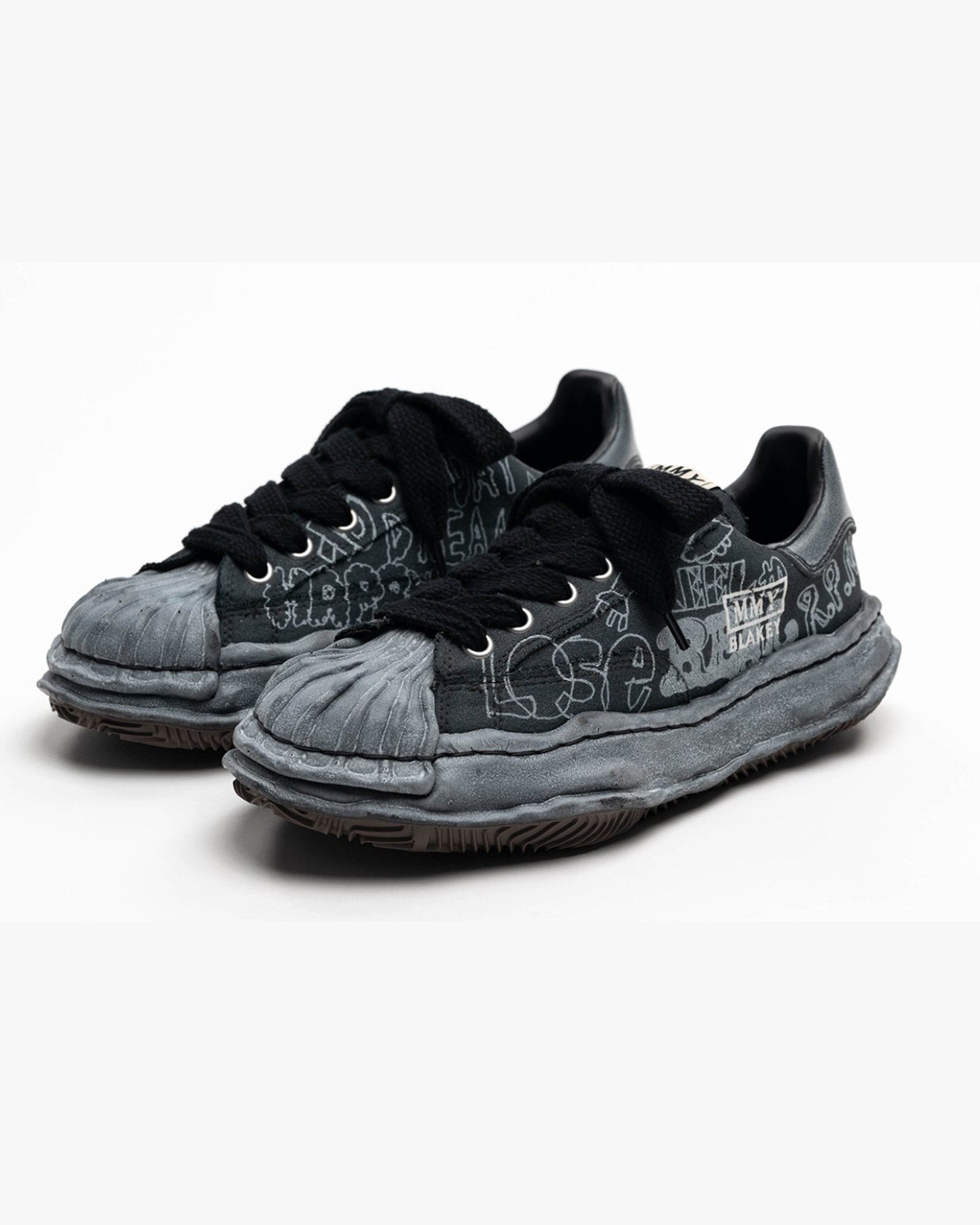 MIHARA YASUHIRO・Yasuhiro Mihara -  BLAKEY / ORIGINAL SOLE GRAFFITI PRINTED CANVAS LOW-TOP SNEAKER / BLK/BLK