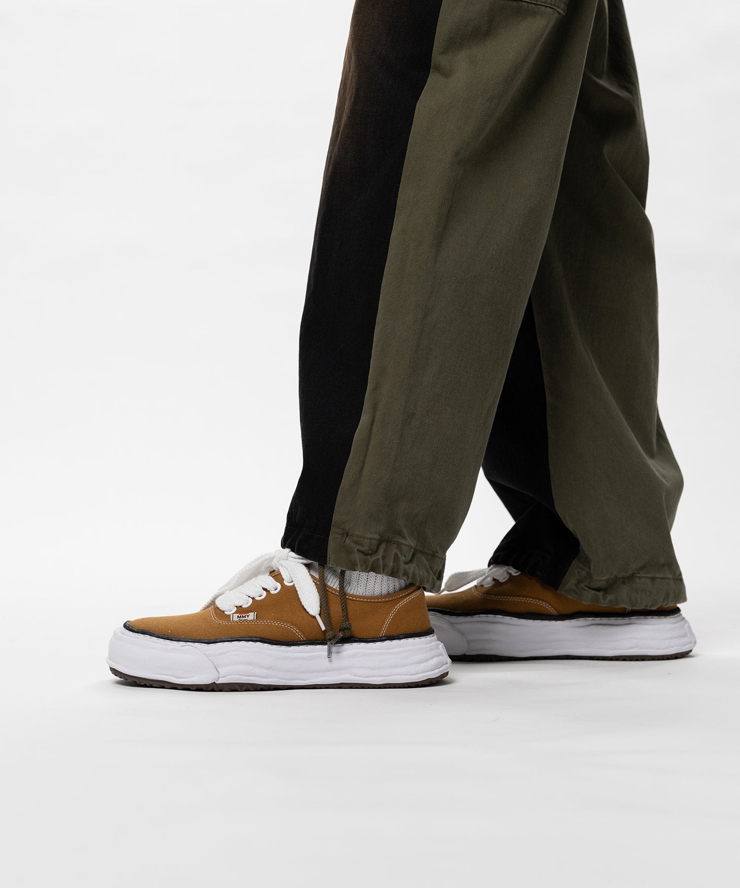 MIHARA YASUHIRO・ミハラヤスヒロ - カーゴパンツ FRONT BACK COMBINED DENIM PANTS / INDIGO