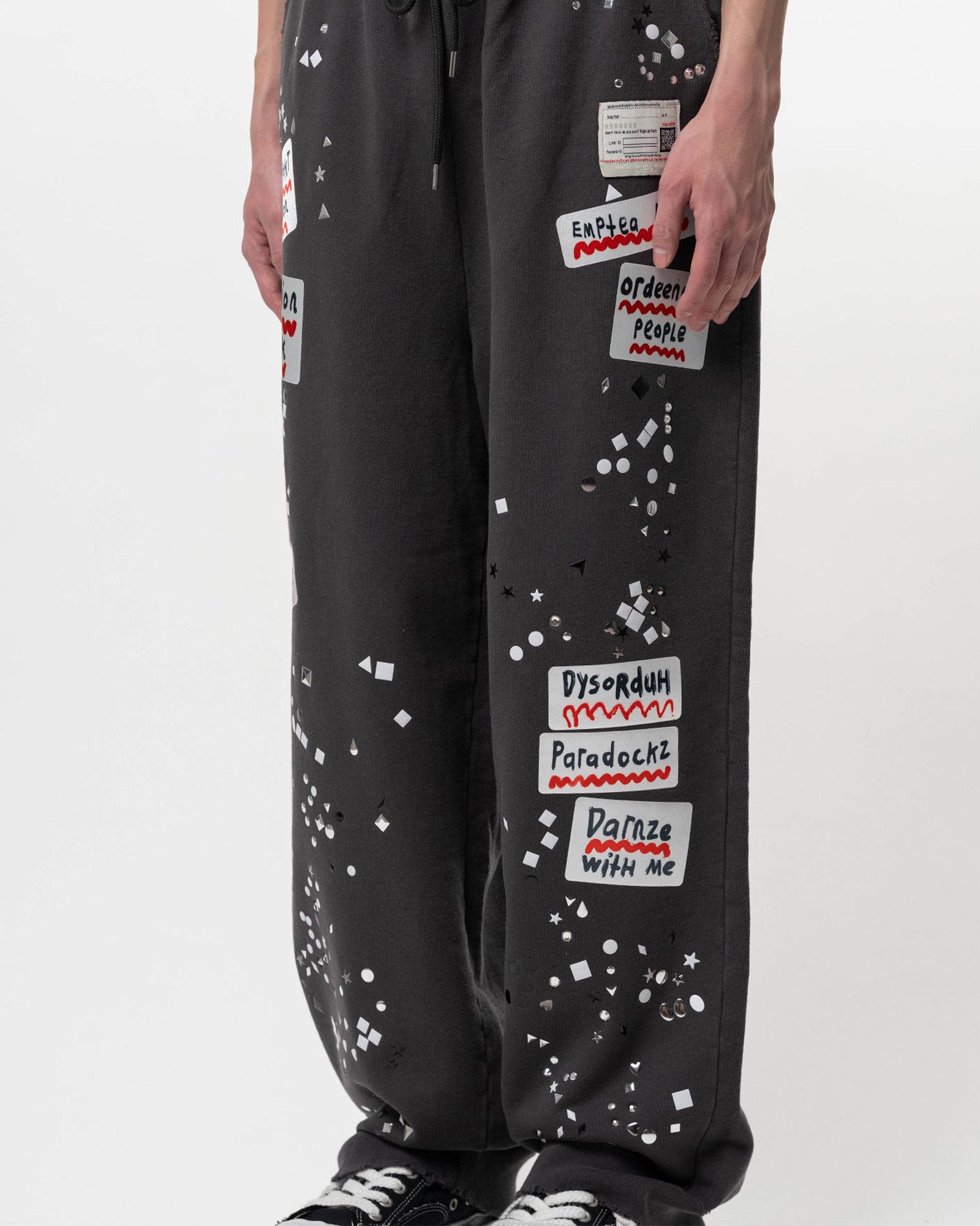 MIHARA YASUHIRO・ミハラヤスヒロ - スウェットパンツ EMBELLISHED STICKER PANTS / BLACK