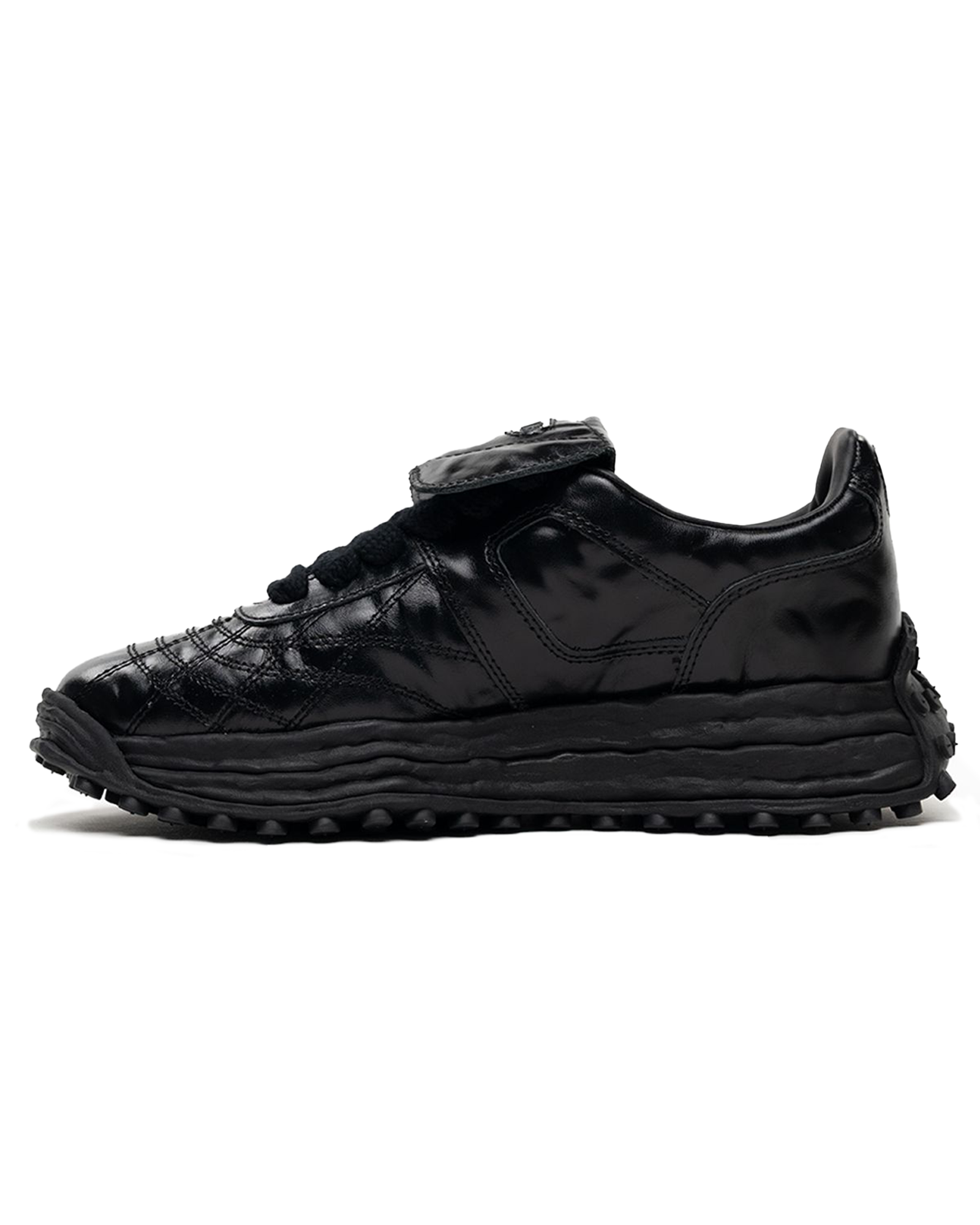MIHARA YASUHIRO・Yasuhiro Mihara -  SCOTT WRINKLED LEATHER LOW-TOP SNEAKERS / BLK/BLK