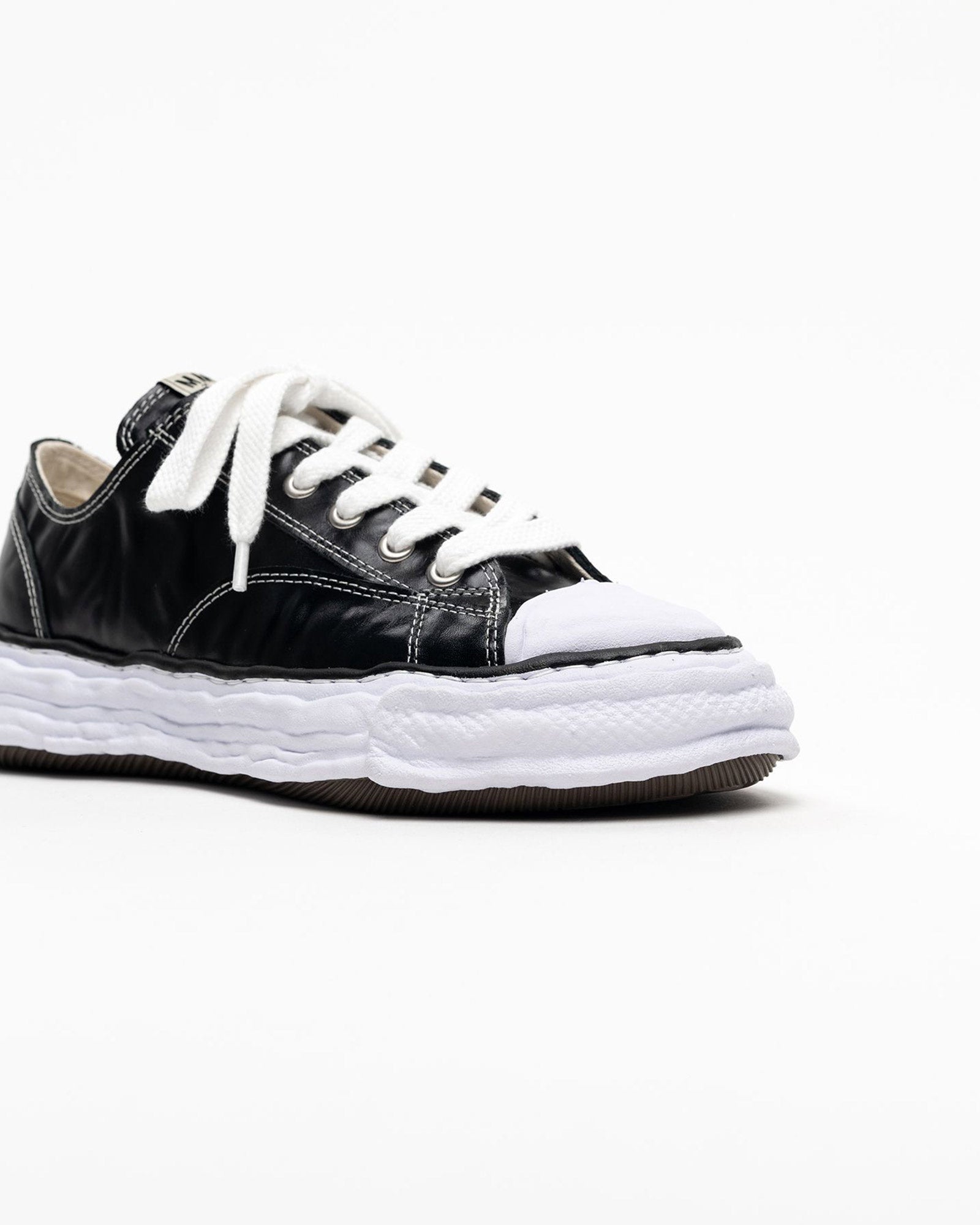 MIHARA YASUHIRO・Yasuhiro Mihara -  PETERSON23 WRINKLED LEATHER LOW-TOP SNEAKERS / BLACK