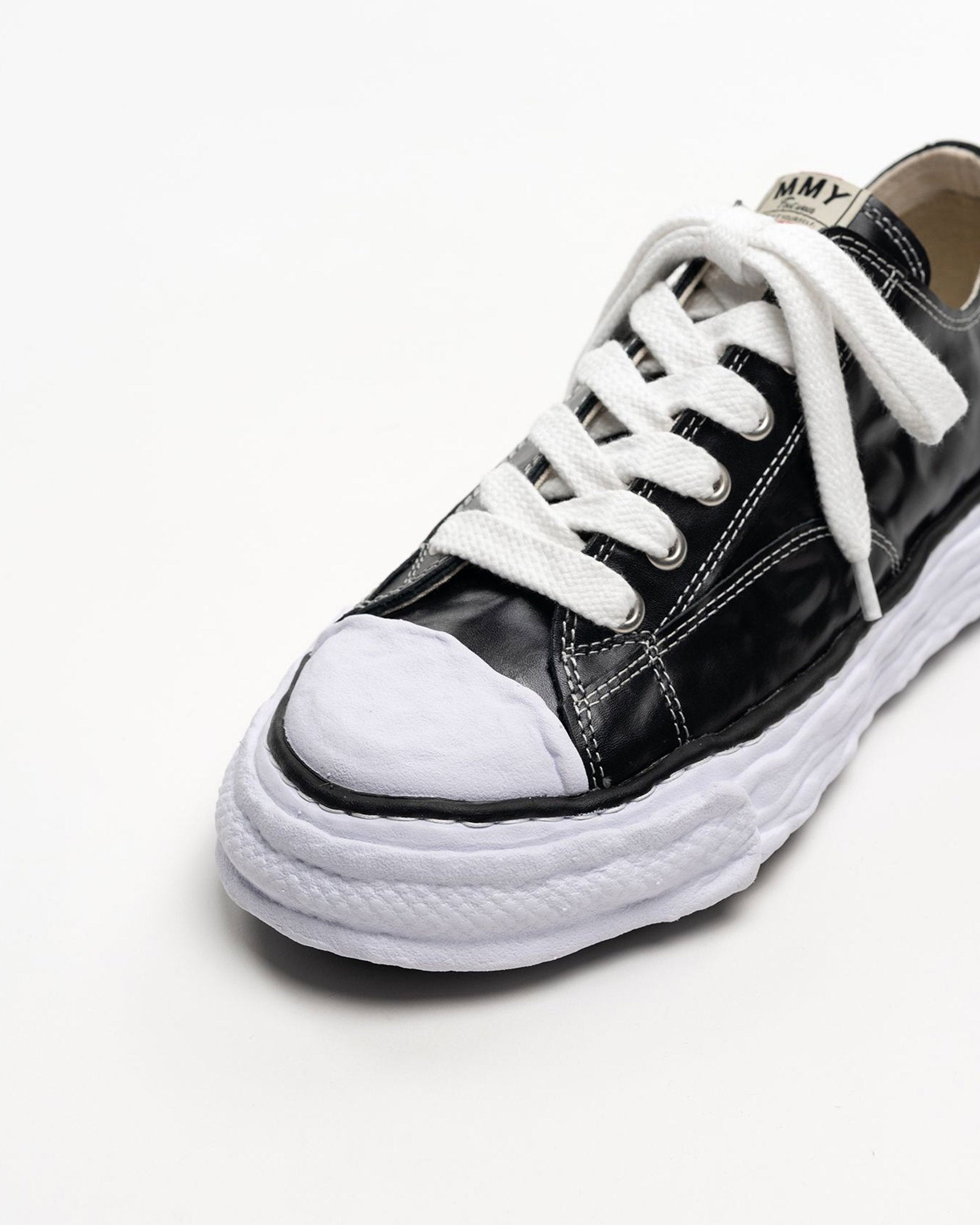 MIHARA YASUHIRO・Yasuhiro Mihara -  PETERSON23 WRINKLED LEATHER LOW-TOP SNEAKERS / BLACK
