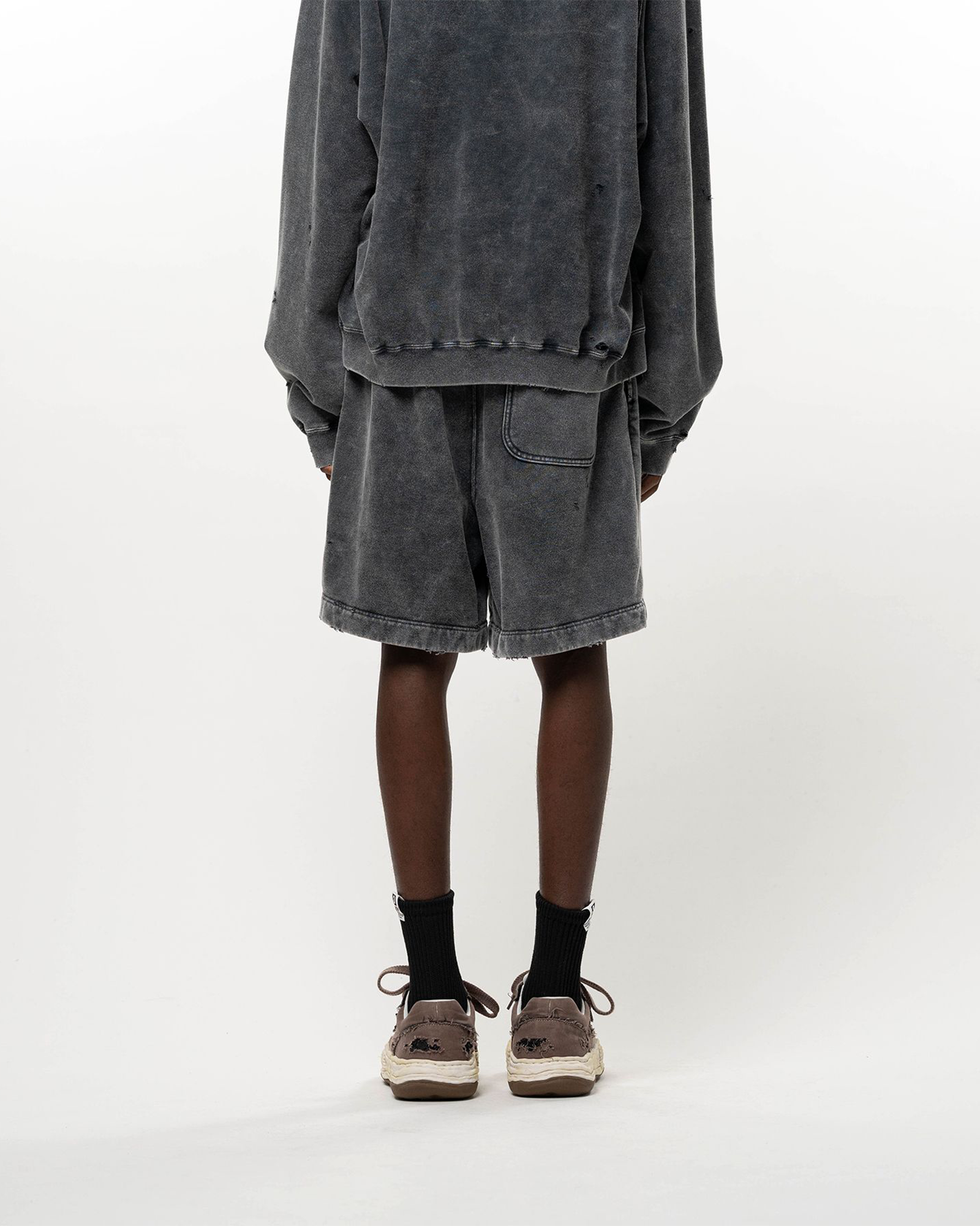 MIHARA YASUHIRO・ミハラヤスヒロ - スウェットパンツ BLEACHED SWEAT SHORTS / BLACK
