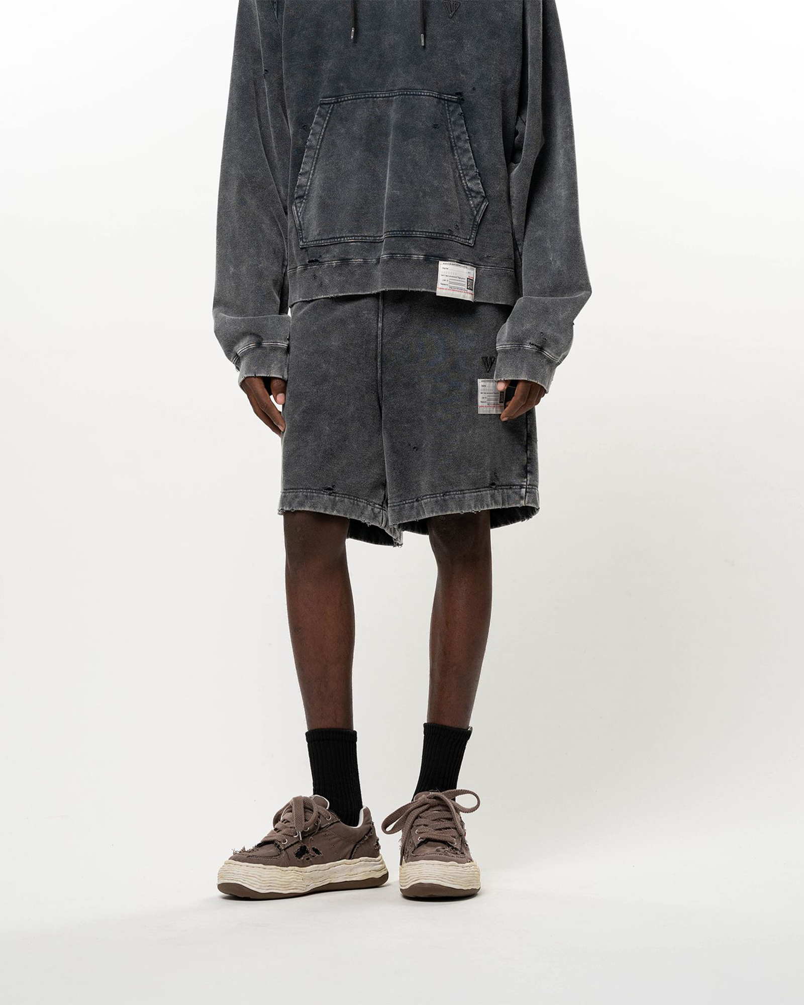 MIHARA YASUHIRO・ミハラヤスヒロ - スウェットパンツ BLEACHED SWEAT SHORTS / BLACK