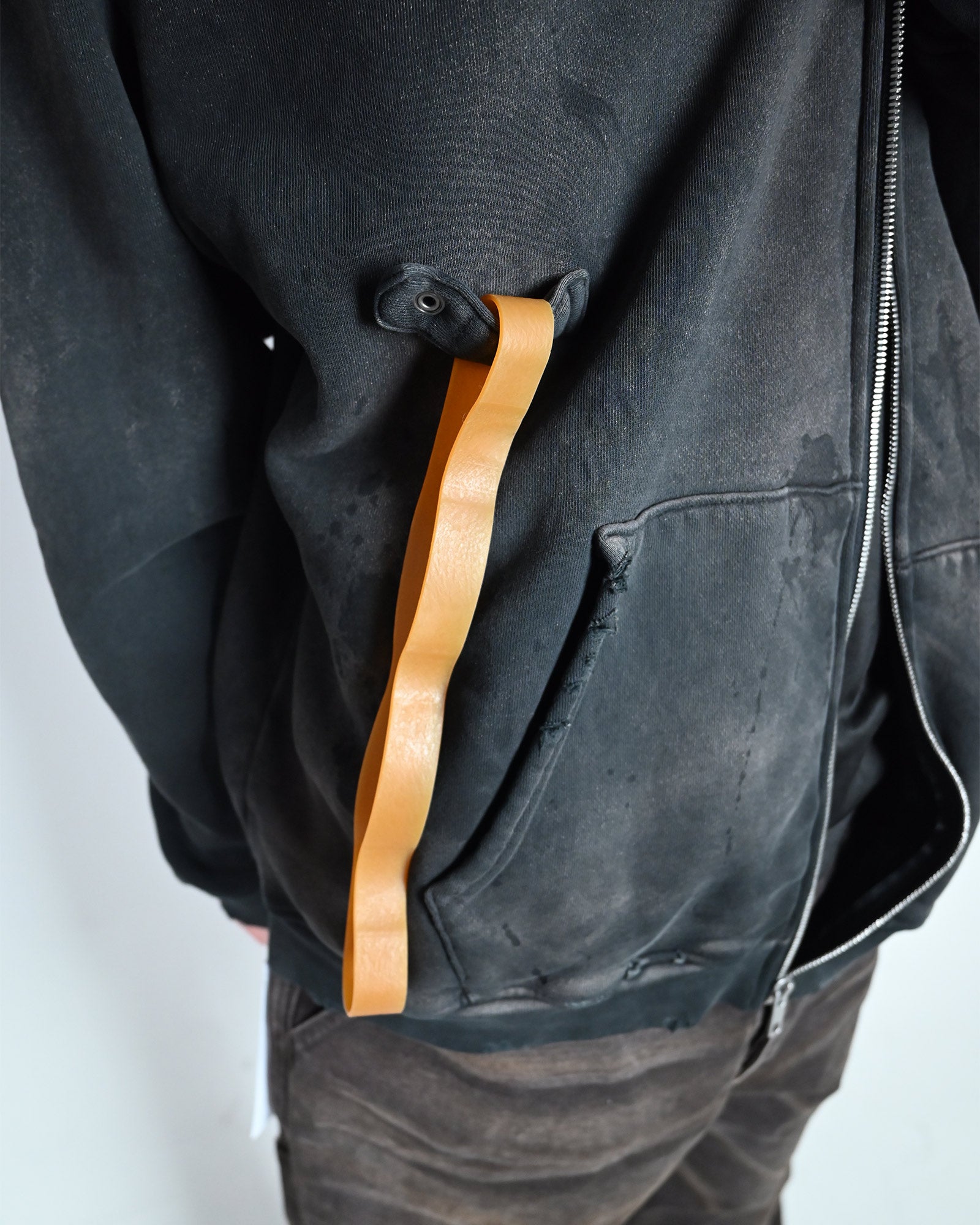 ALEXANDER DIGENOVA・アレキサンダー・ディジェノバ - パーカー・フーディ RUBBER BAND HOODIE / THRASHED VINTAGE BLACK