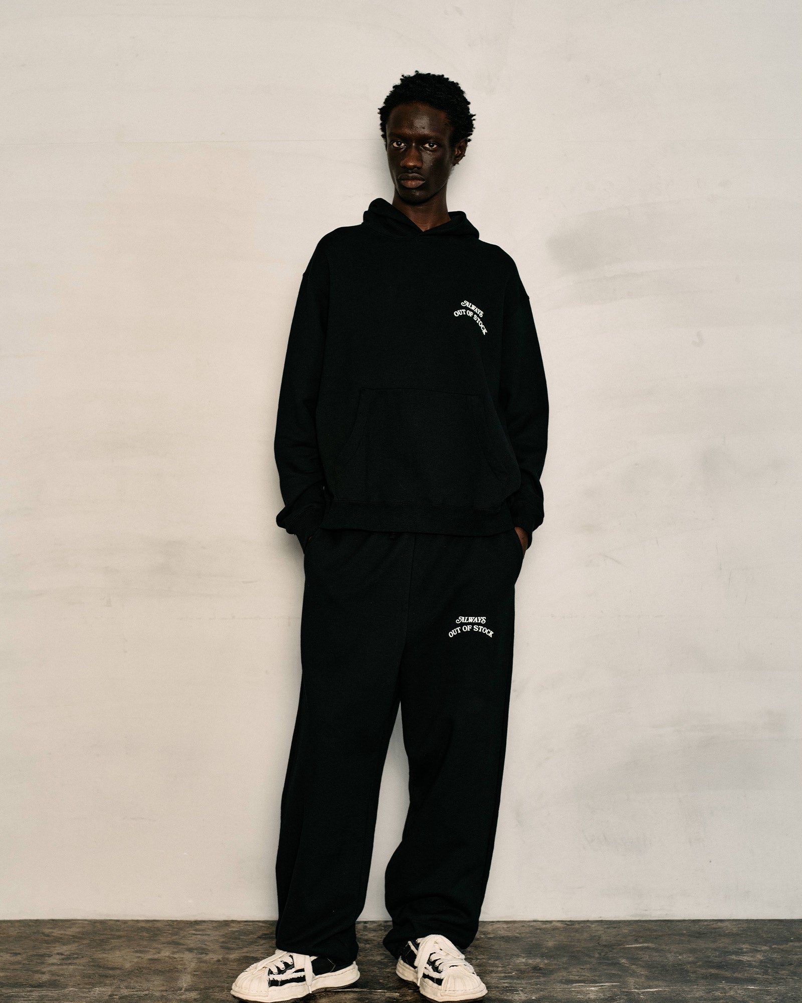 ALWAYS OUT OF STOCK・オールウェイズ アウト オブ ストック - パーカー・フーディ BASIC LOGO HOODIE / BLACK