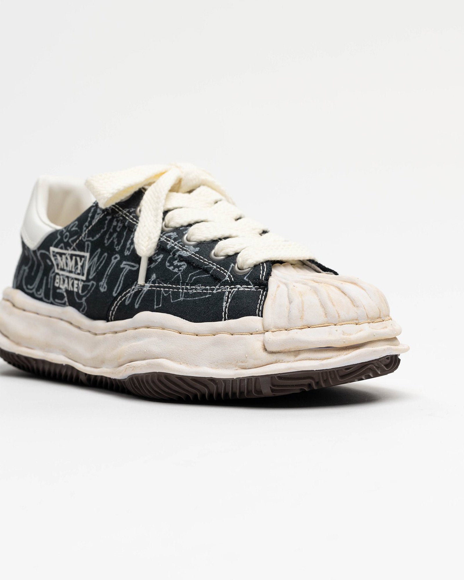 MIHARA YASUHIRO・Yasuhiro Mihara -  BLAKEY / ORIGINAL SOLE GRAFFITI PRINTED CANVAS LOW-TOP SNEAKER / BLACK