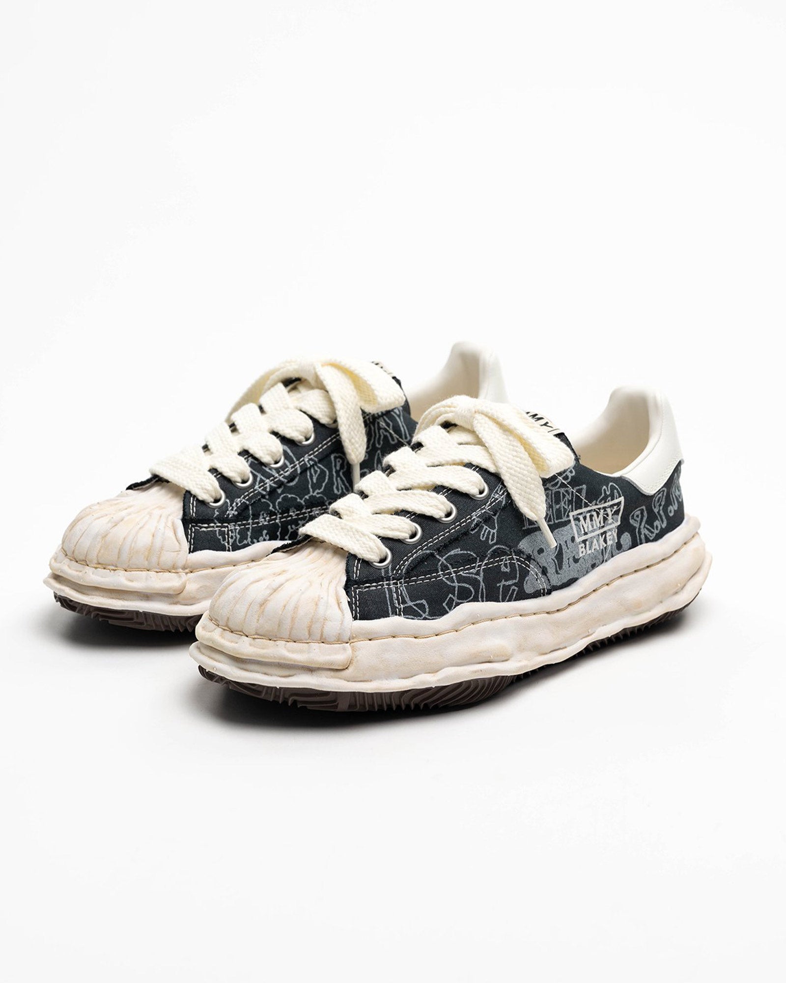 MIHARA YASUHIRO・Yasuhiro Mihara -  BLAKEY / ORIGINAL SOLE GRAFFITI PRINTED CANVAS LOW-TOP SNEAKER / BLACK