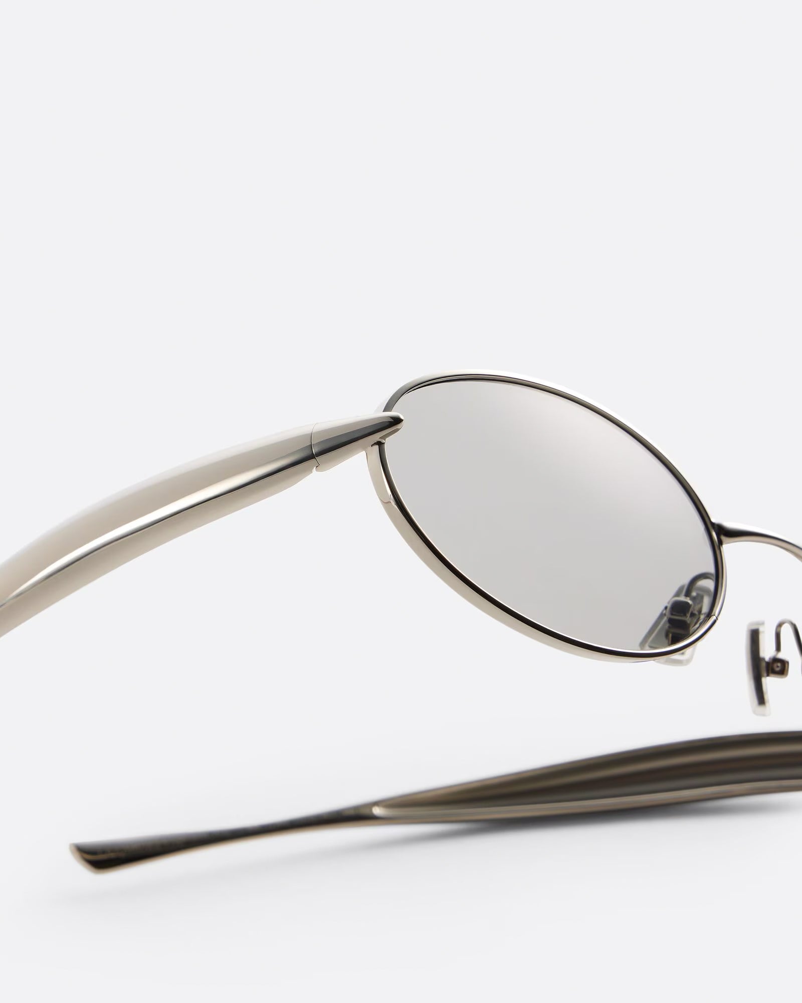 BOTTEGA VENETE -EYEWEAR-・ボッテガ ヴェネタ - ファッション小物 SARDINE OVAL SUNGLASSES / SILVER