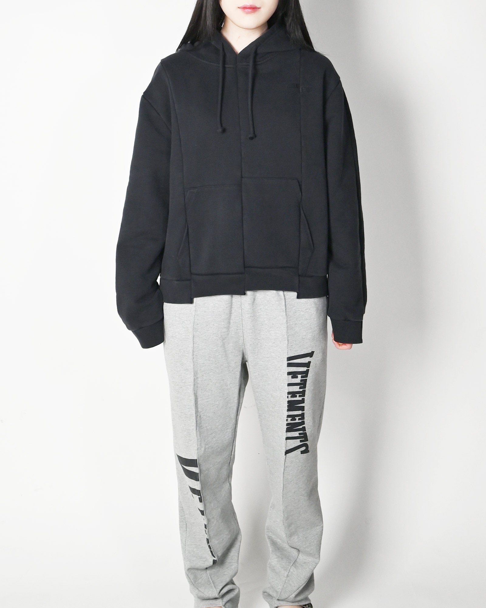 VETEMENTS・ヴェトモン - パーカー・フーディ CUT-UP FITTED HOODIE / BLACK