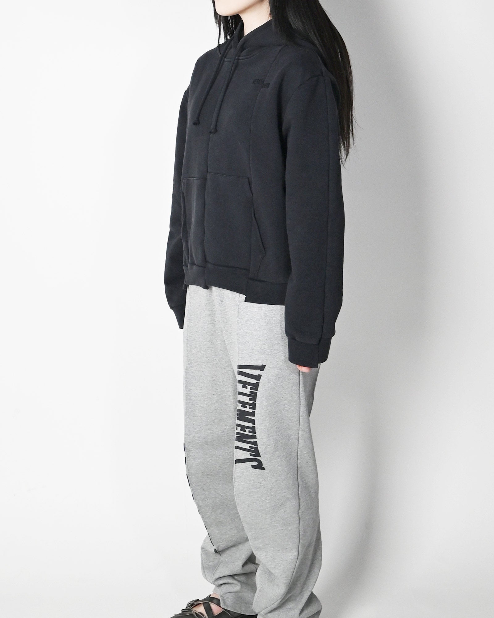 VETEMENTS・ヴェトモン - パーカー・フーディ CUT-UP FITTED HOODIE / BLACK