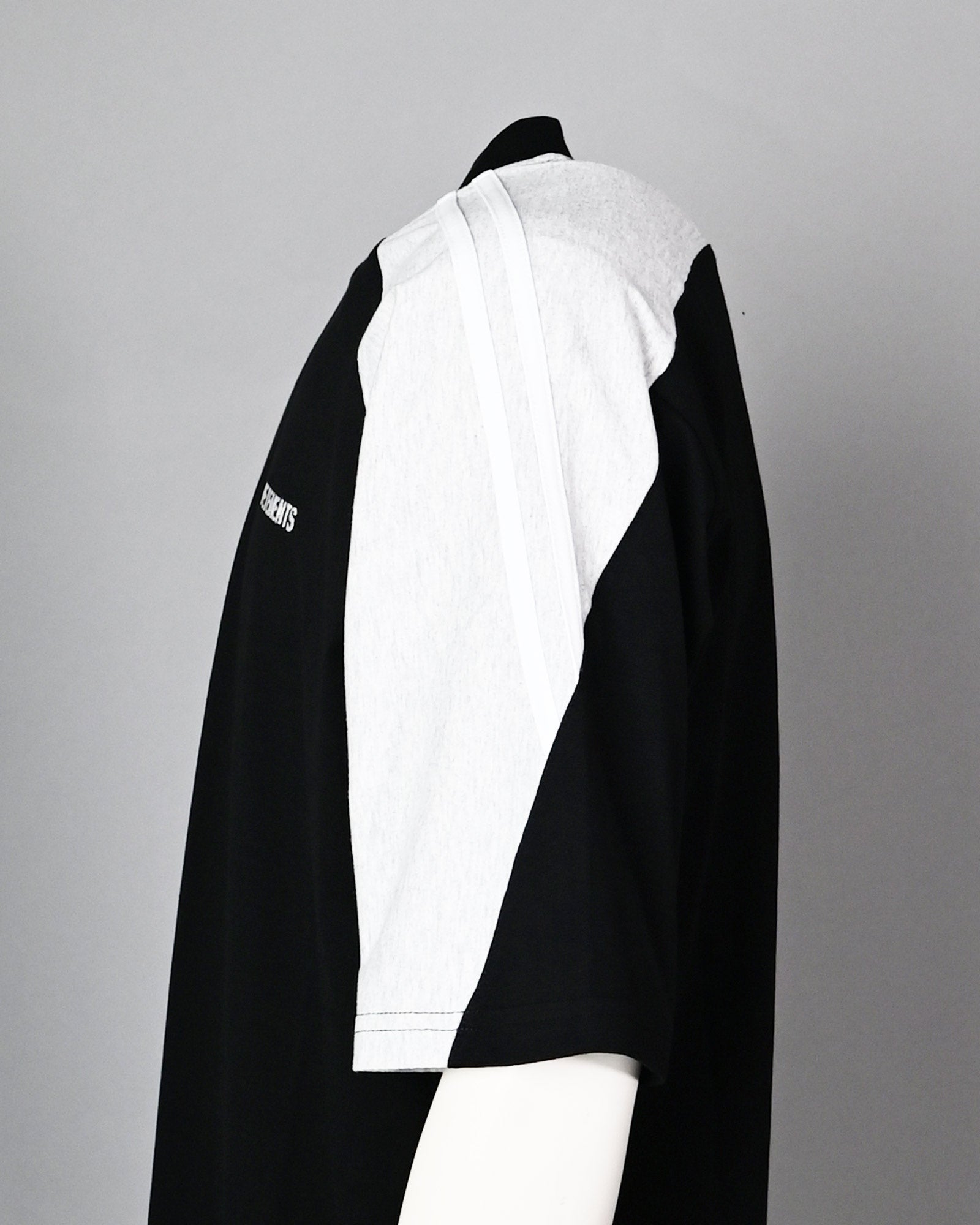 VETEMENTS・Vetements -  CUT-UP V-NECK T-SHIRT / BLK/GEY