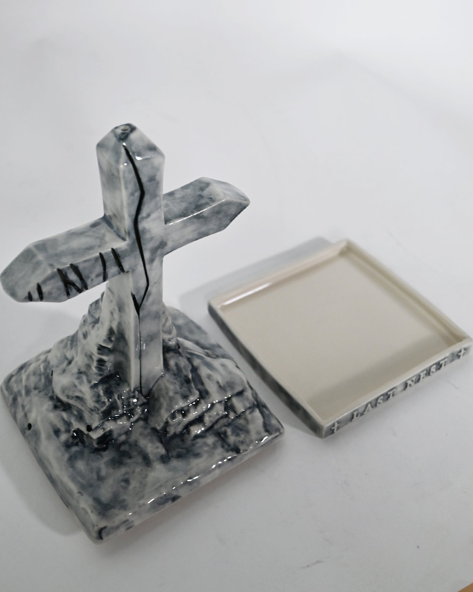 LAST NEST・last nest -  CROSS INCENSE CHAMBER / WHITE