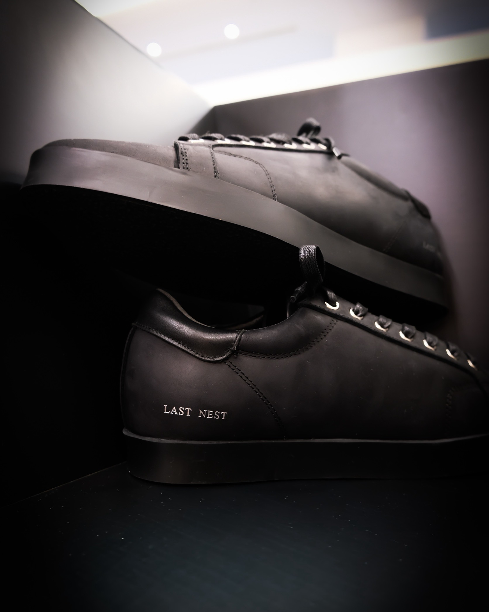 LAST NEST・ラストネスト - ローカットスニーカー DRESSY SNEAKER / BLACK