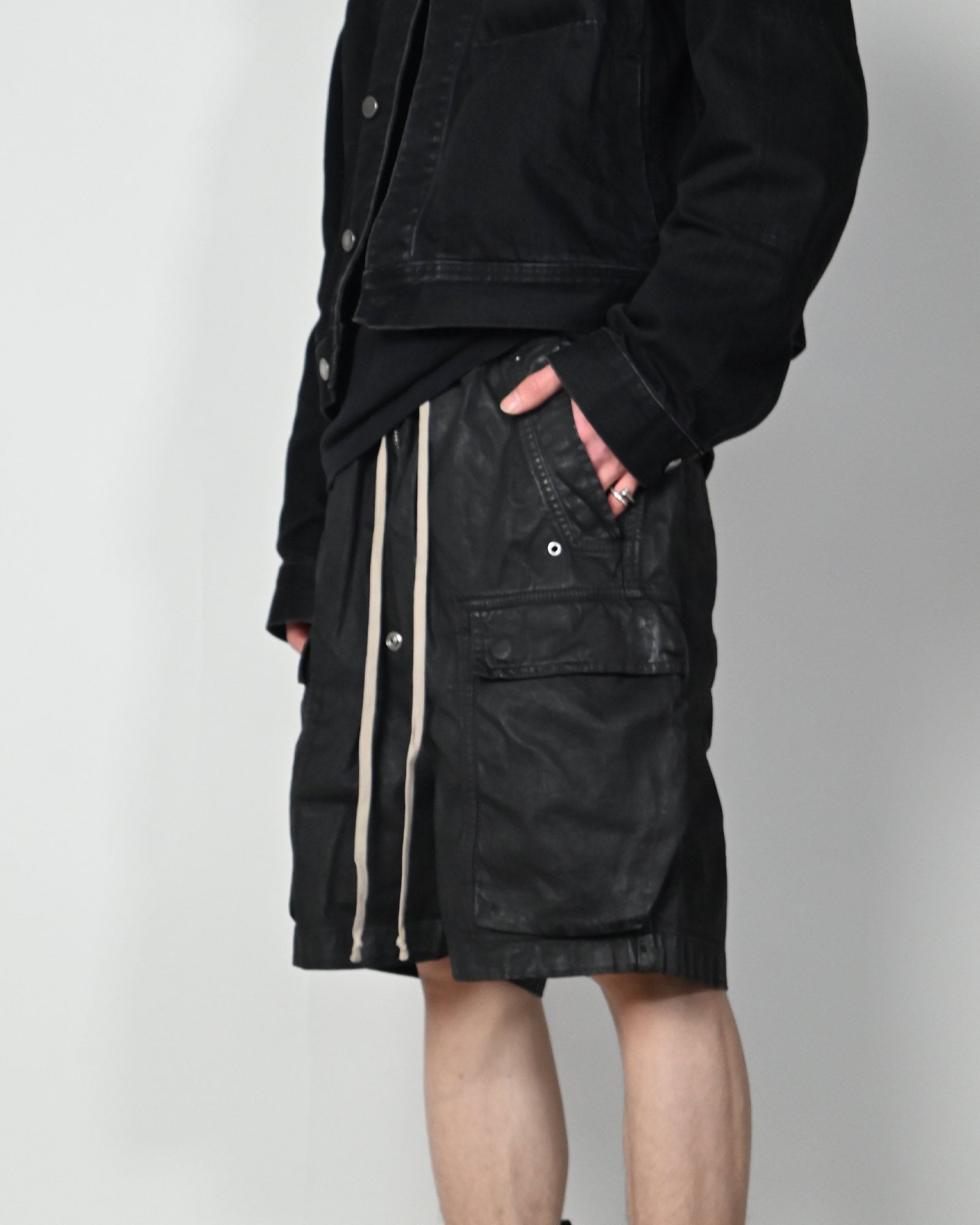 RICK OWENS DRKSHDW・リックオウエンス ダークシャドウ - ハーフ・ショートパンツ CARGOBELA SHORTS / BLACK