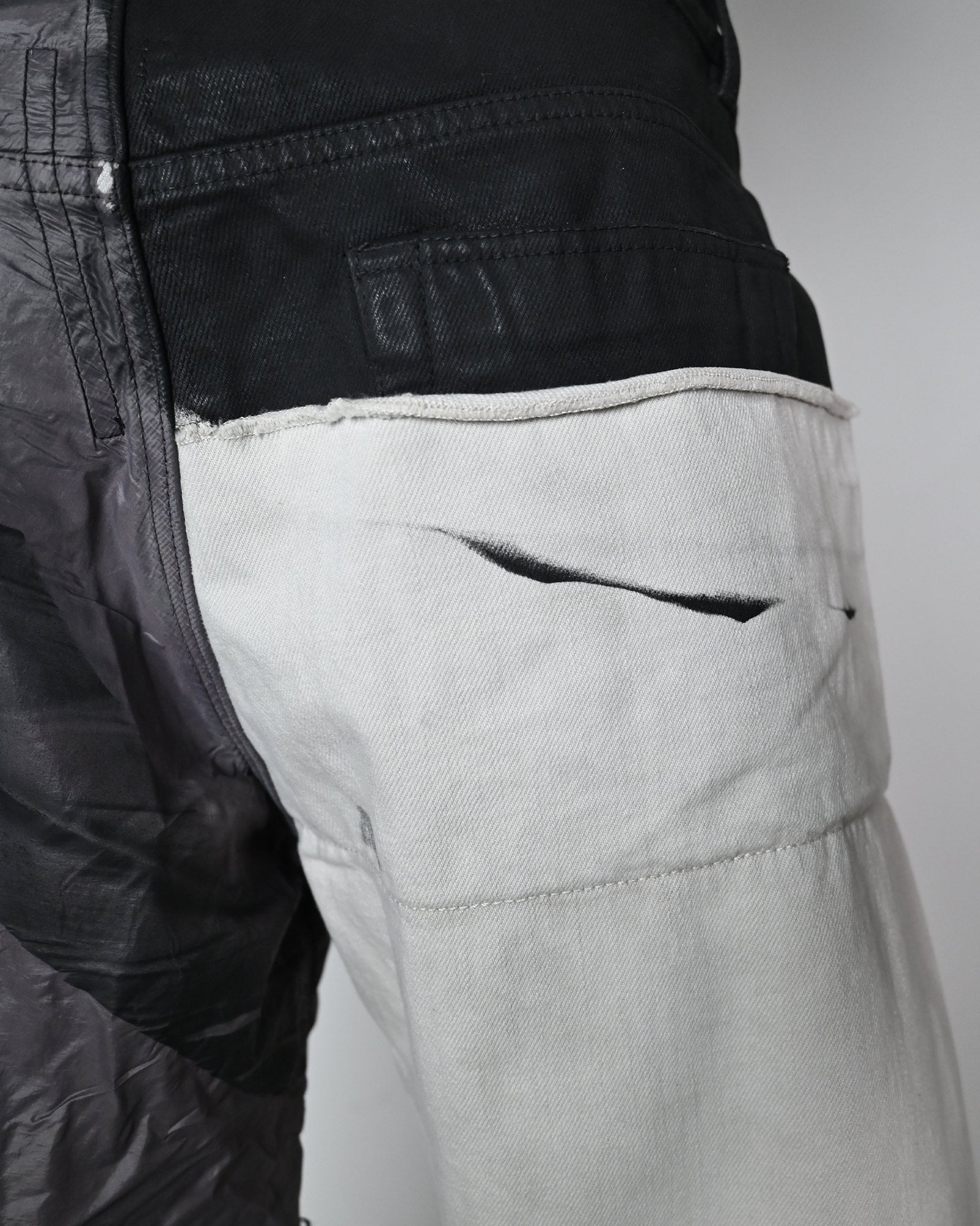 RICK OWENS DRKSHDW・リックオウエンス ダークシャドウ - デニムパンツ PANTALONI IN DENIM - FOGCUT / BLACK/MILK
WASH/BLACK