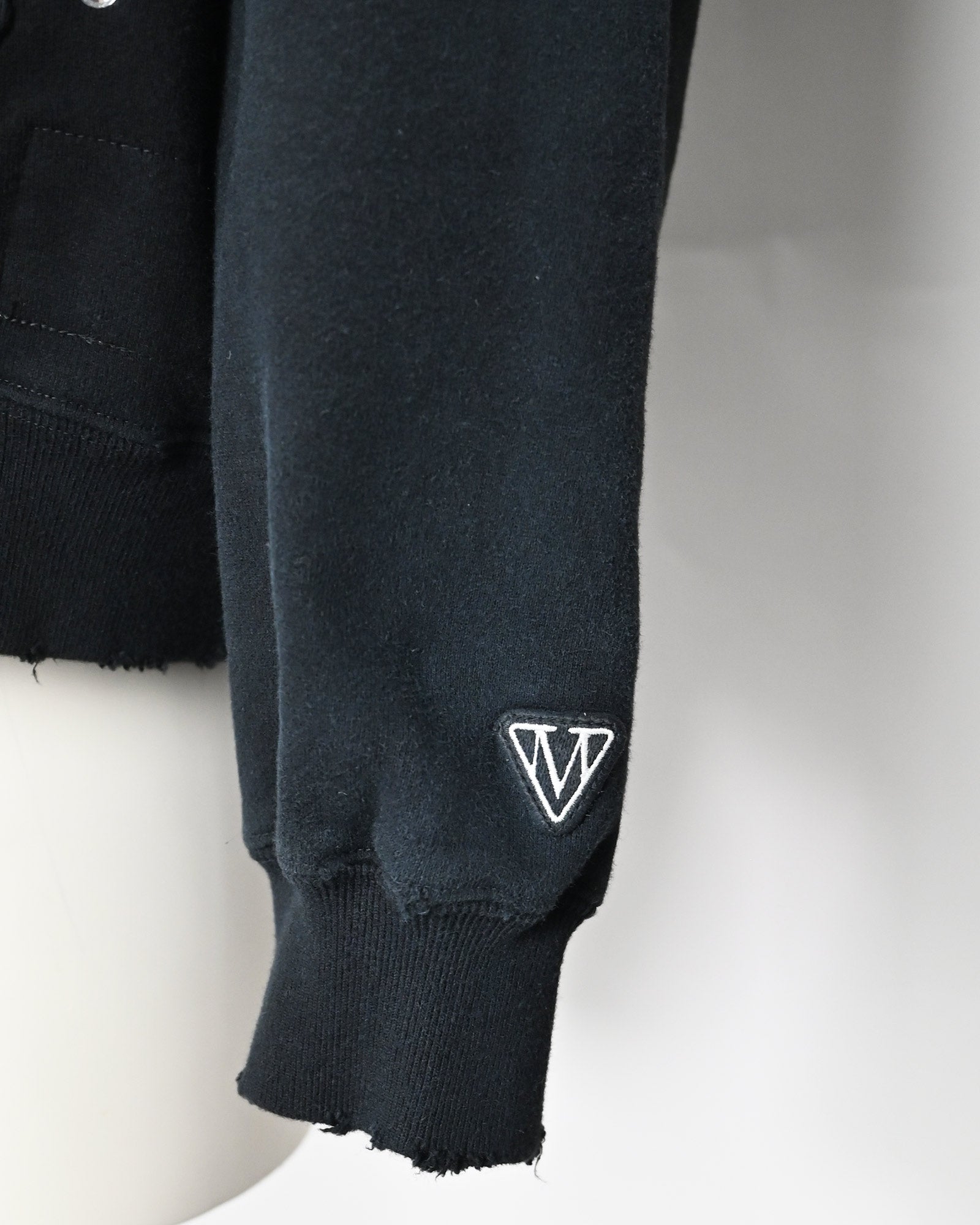 ミハラヤスヒロ　パーカー 黒 MIHARA YASUHIRO (ミハラヤスヒロ) EMBELLISHED HOODIE / BLACK