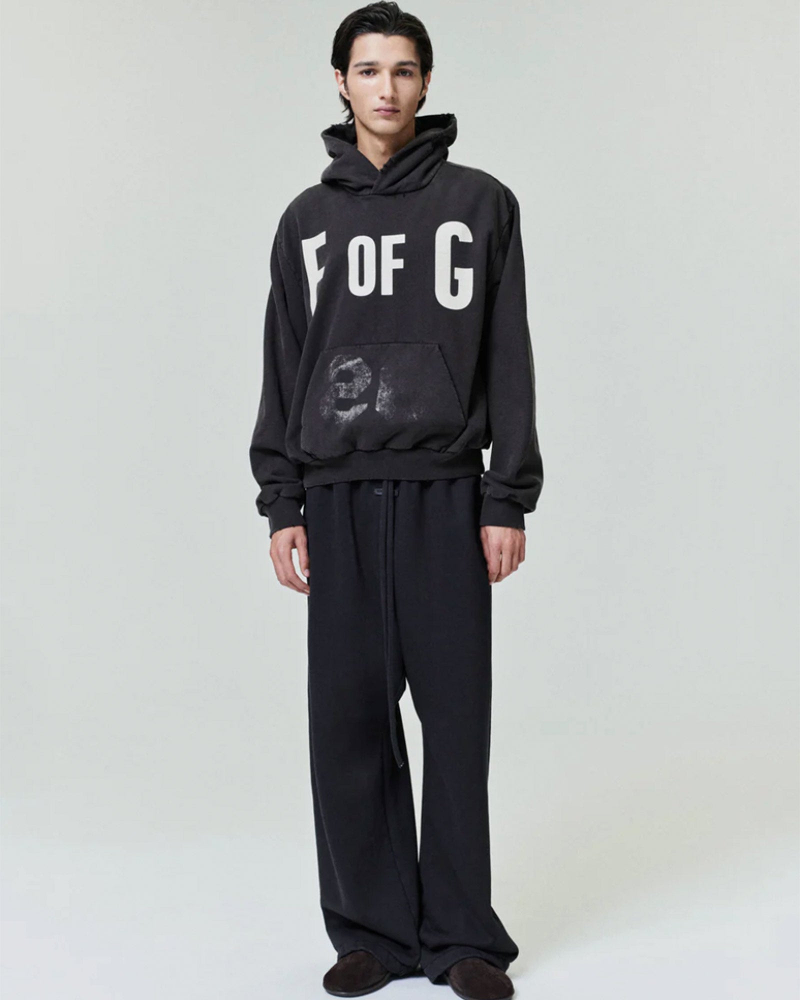 FEAR OF GOD・フィア オブ ゴット - パーカー・フーディ "F OF G" CLASSIC FIT HALF RAGLAN HOODIE W/ POCKET / DARK BROWN