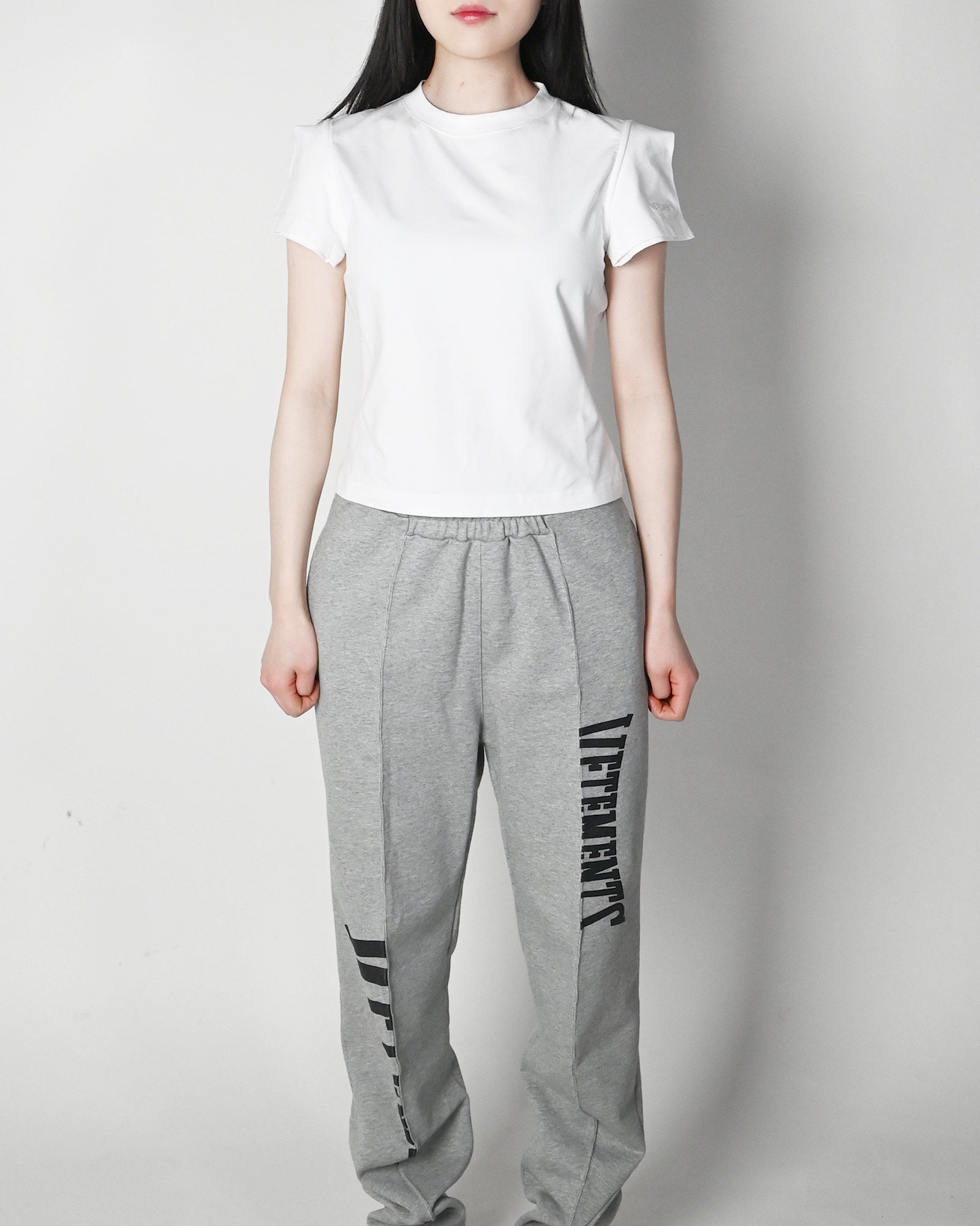 VETEMENTS・ヴェトモン - Tシャツ・カットソー FRONT SLEEVE BABY T-SHIRT / WHITE