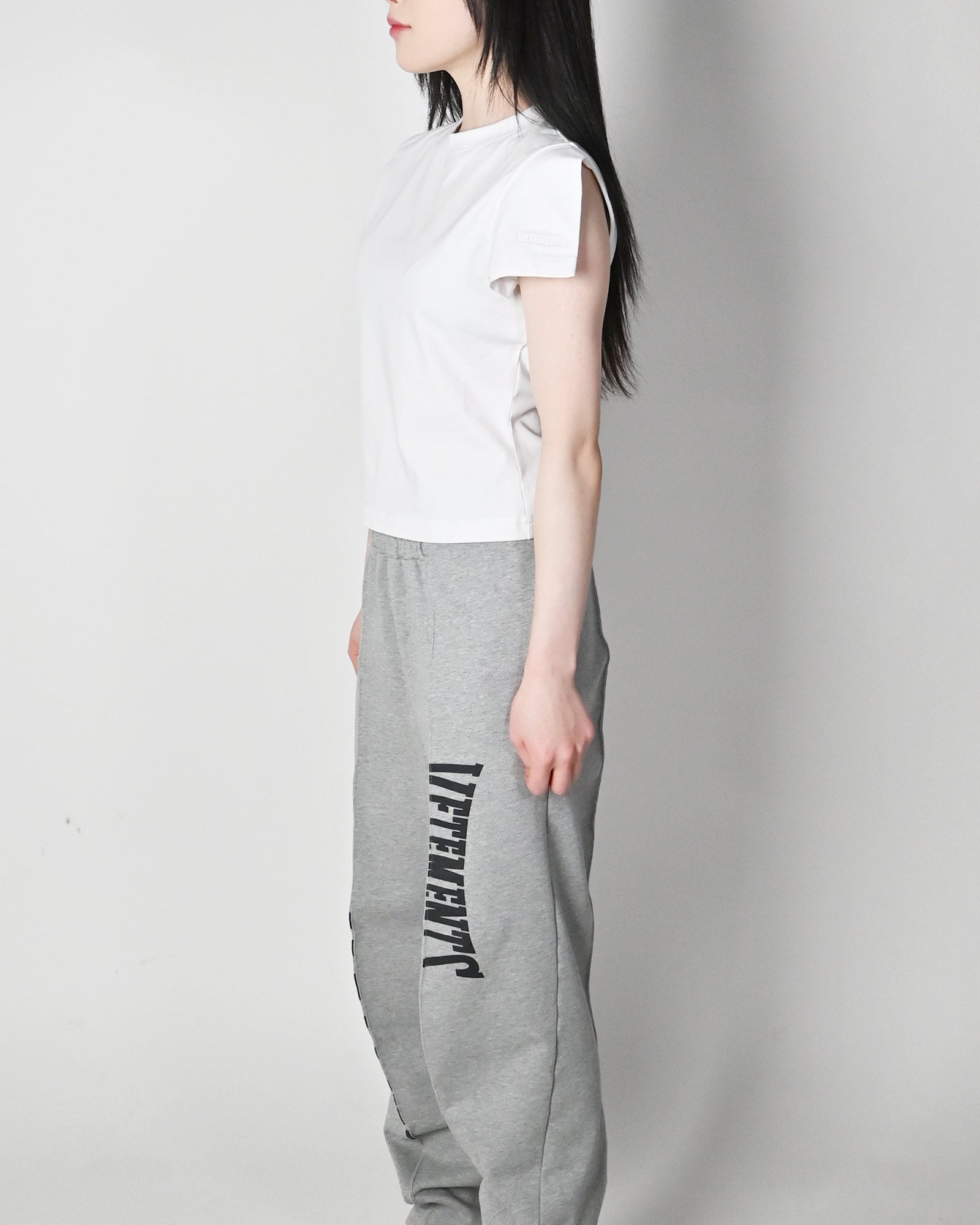 VETEMENTS・ヴェトモン - Tシャツ・カットソー FRONT SLEEVE BABY T-SHIRT / WHITE