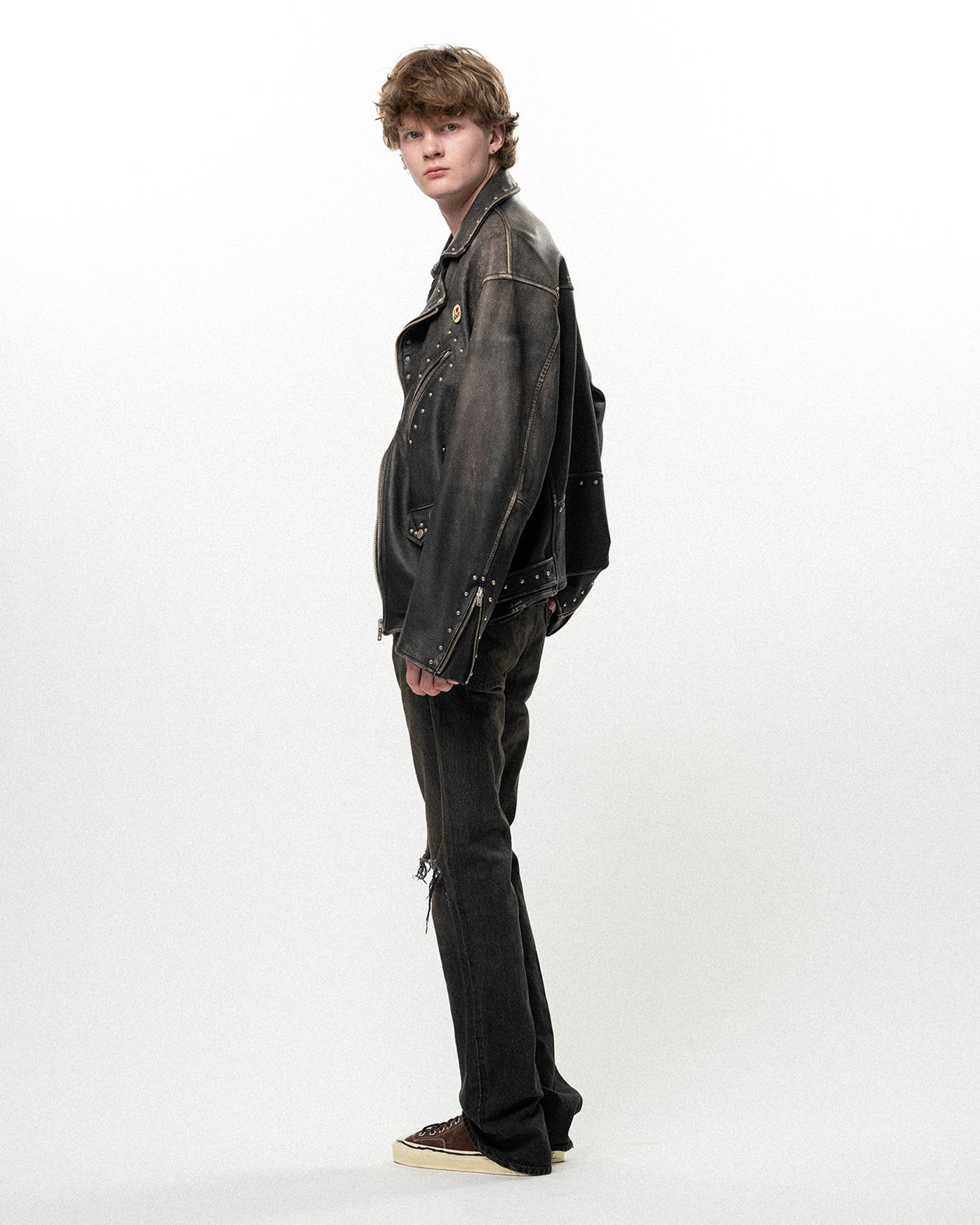 KAMIYA・Kamiya -  DISTRESSED SLIM BOOTCUT JEANS / BLACK