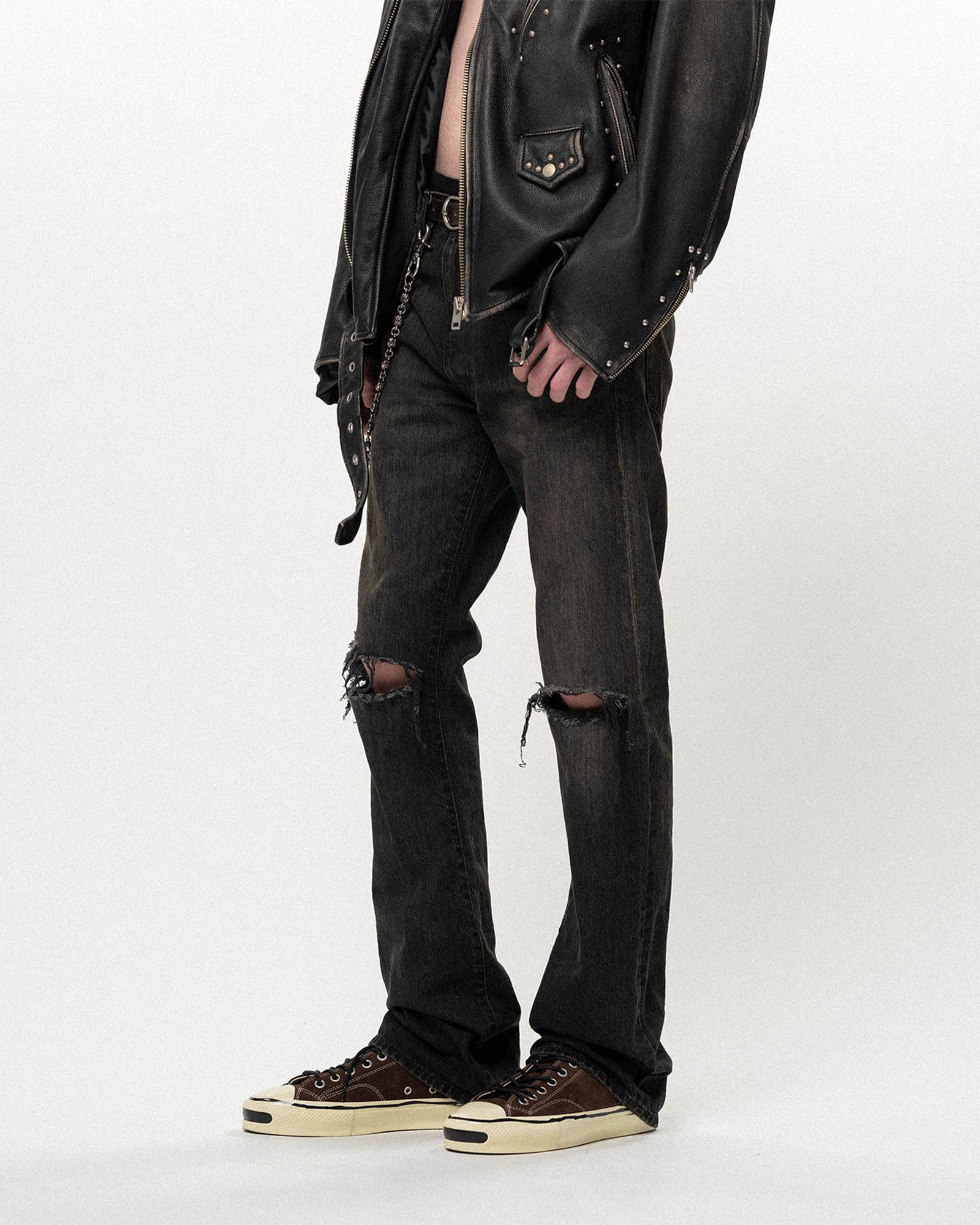 KAMIYA・Kamiya -  DISTRESSED SLIM BOOTCUT JEANS / BLACK