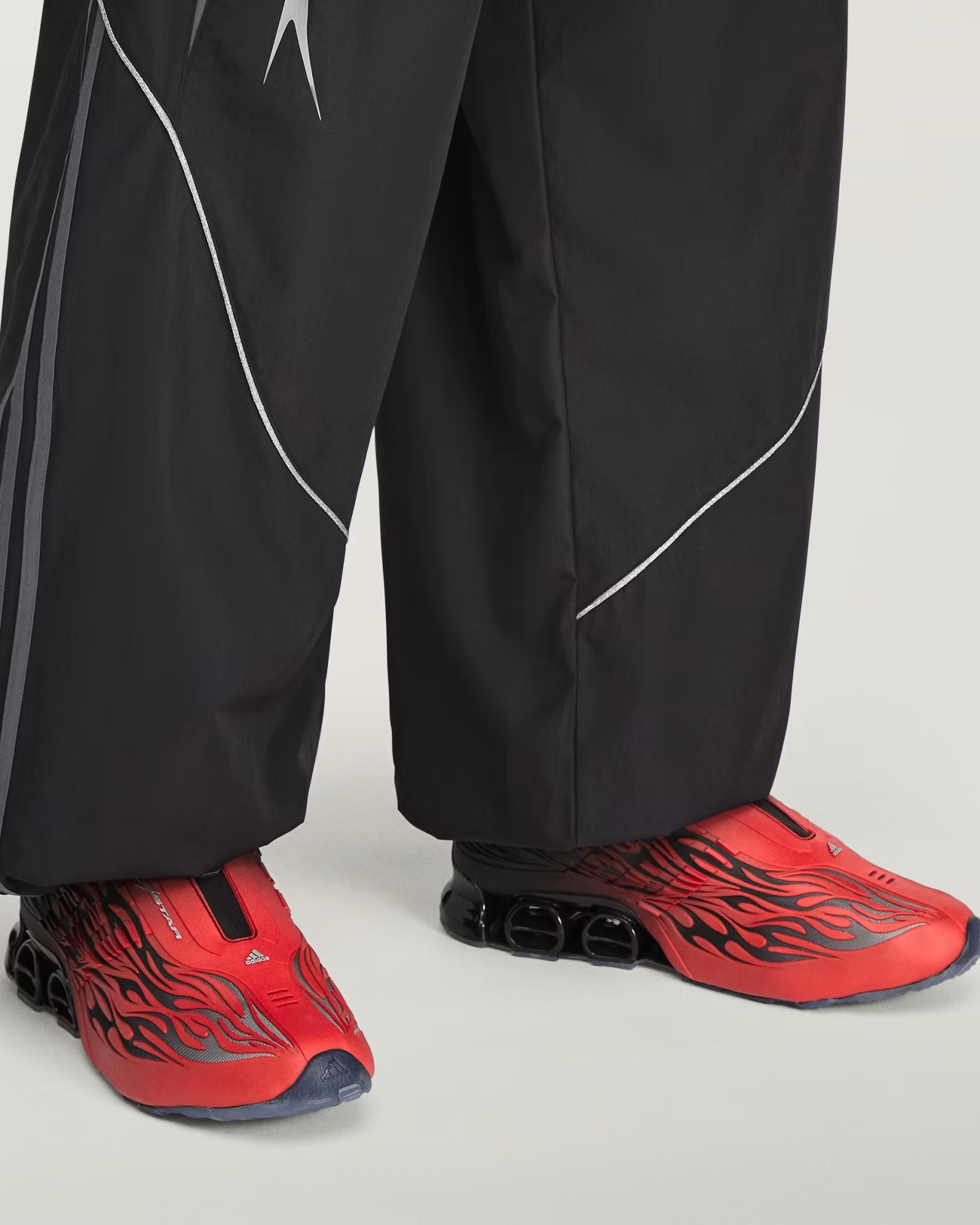 adidas・アディダス - ローカットスニーカー adidas × HELLSTAR MEGARIDE S2 / RED