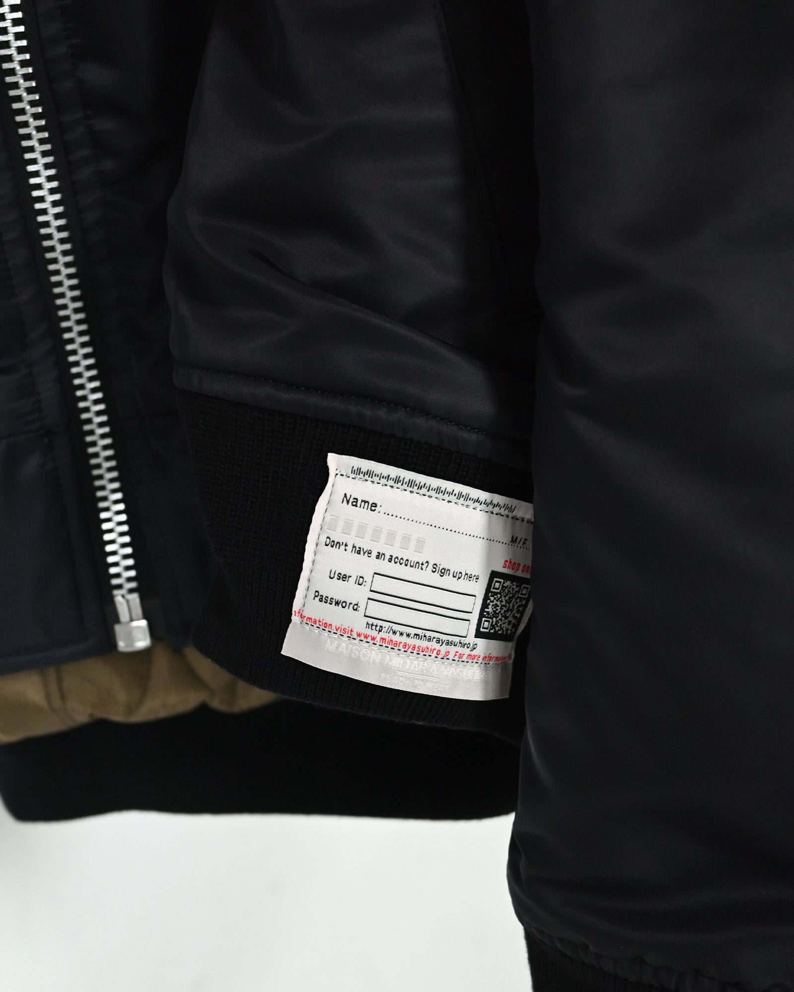 MIHARA YASUHIRO・Yasuhiro Mihara -  HOODED BOMBER JACKET / BLACK