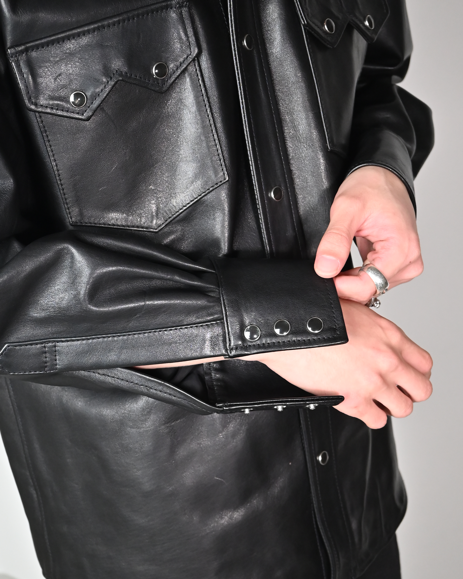 MASSES・マシス - ジャケット HORSE LEATHER SHIRT VINTAGE W / BLACK