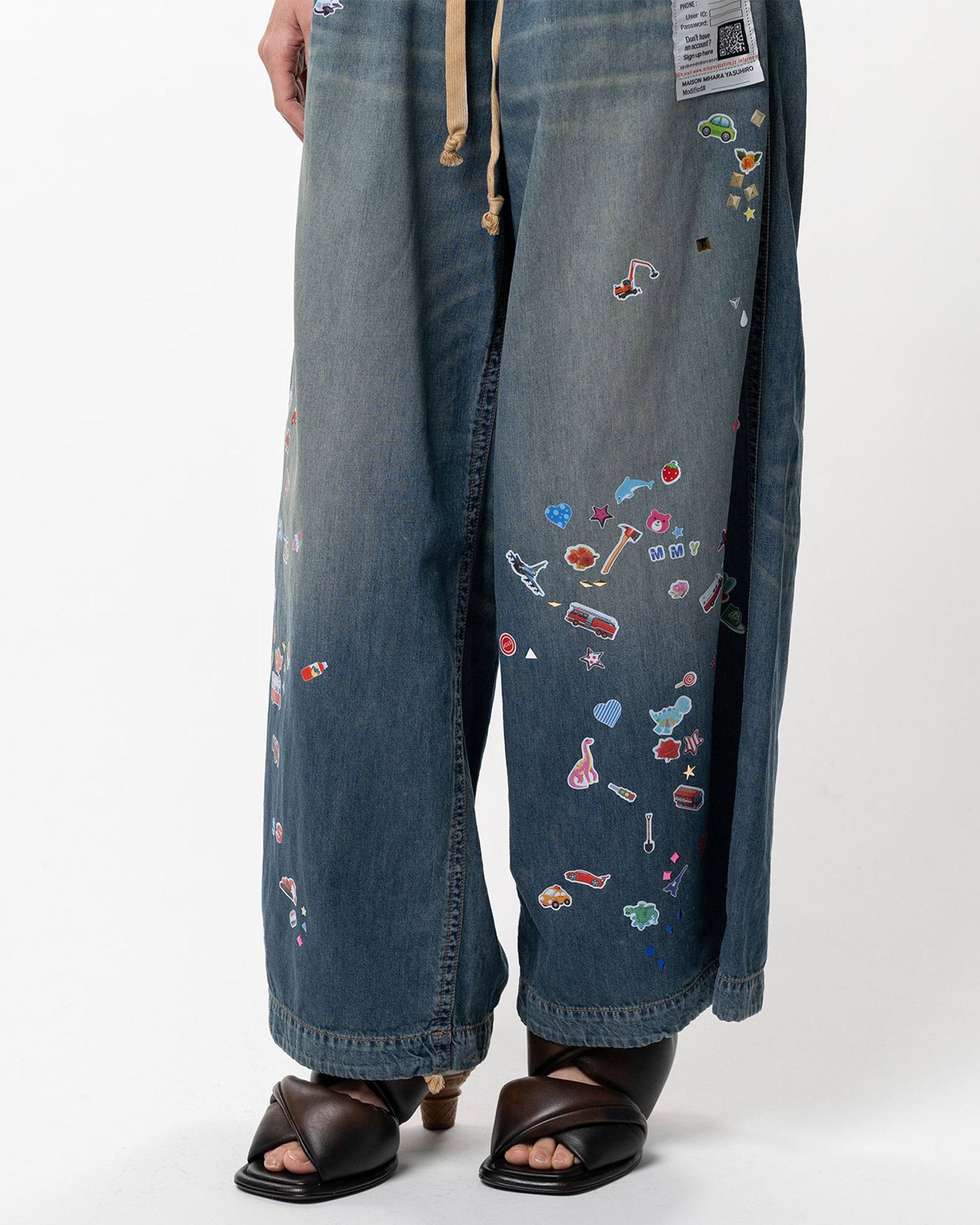 MIHARA YASUHIRO・ミハラヤスヒロ - デニムパンツ DENIM HUGE DETAIL PANTS w KIDS STICKER / INDIGO