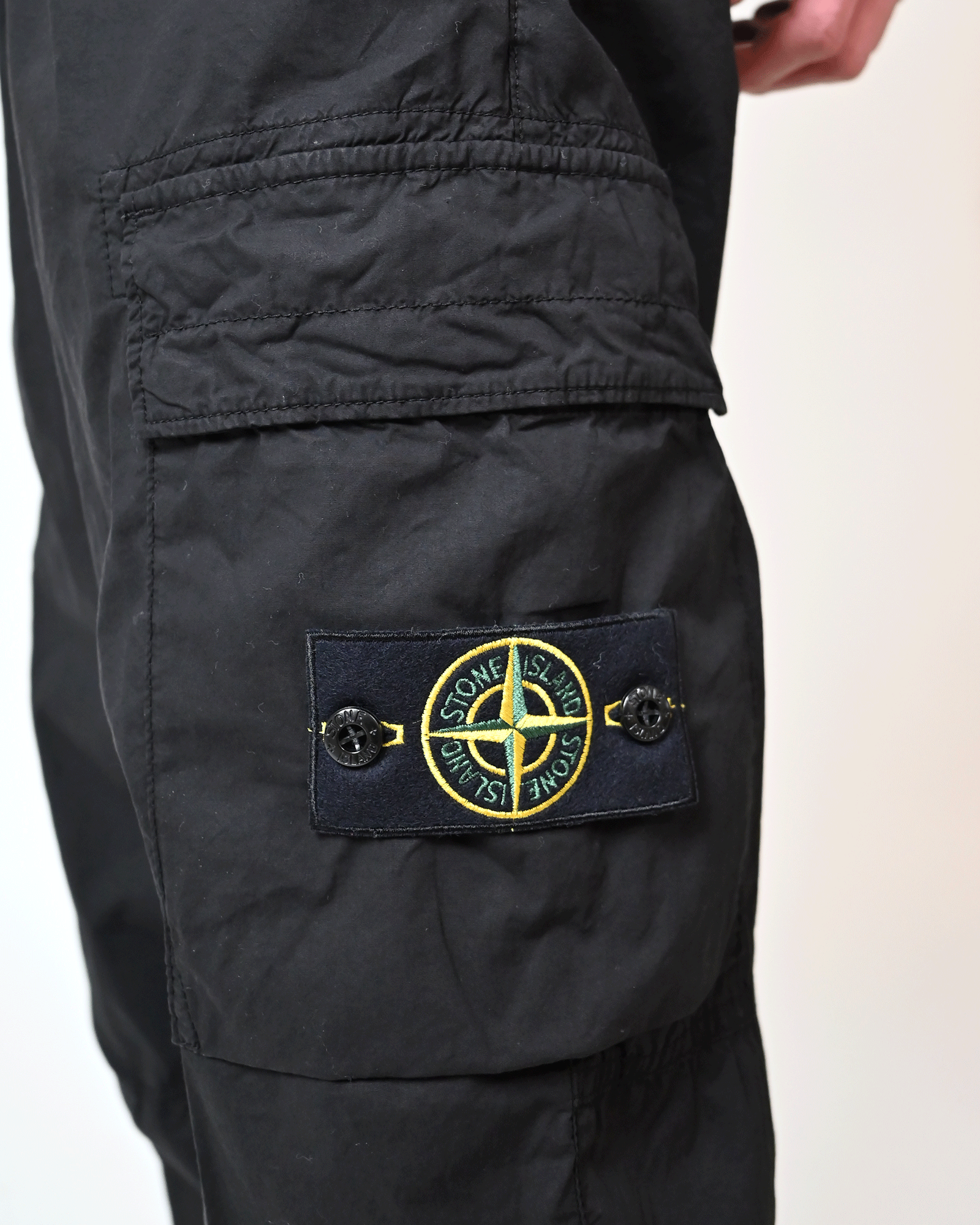 STONE ISLAND (ストーンアイランド) SS26 TROUSERS 26SS-34 / BLACK