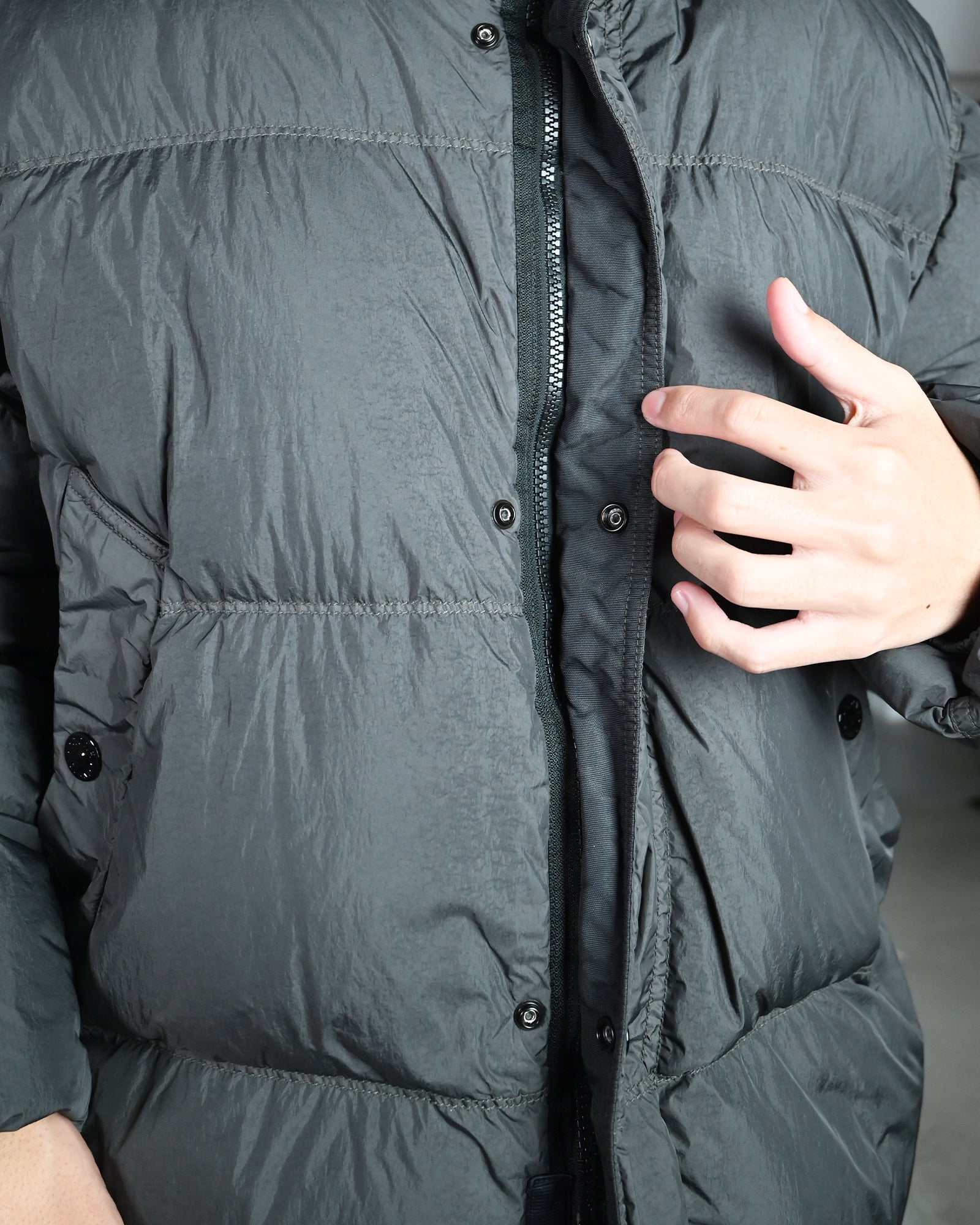 STONE ISLAND・ストーンアイランド - ダウンジャケット CRINKLE REPS NY RECYCLED NYLON / LEAD GREY