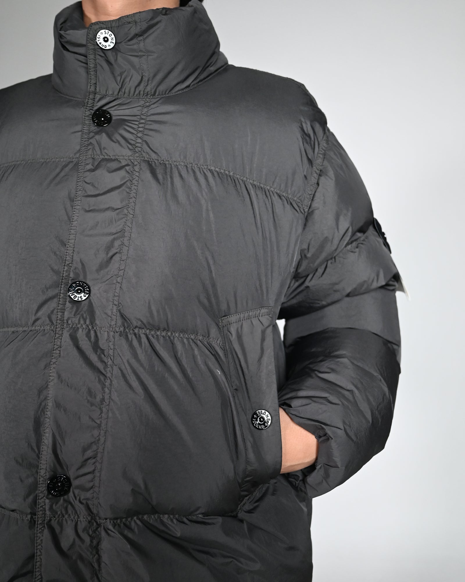 STONE ISLAND・ストーンアイランド - ダウンジャケット CRINKLE REPS NY RECYCLED NYLON / LEAD GREY