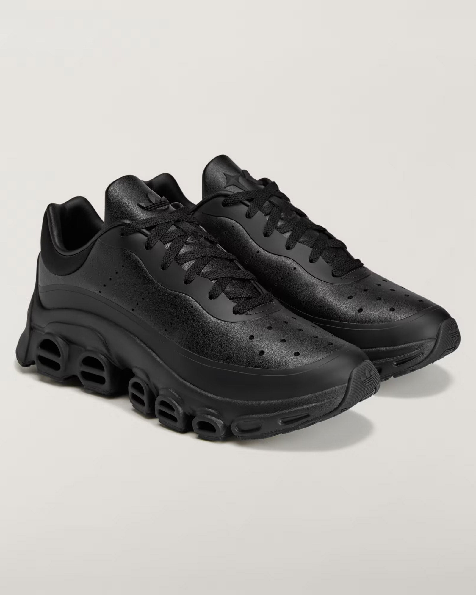 adidas・アディダス - ローカットスニーカー ADIFOM MEGARIDE TC / BLACK