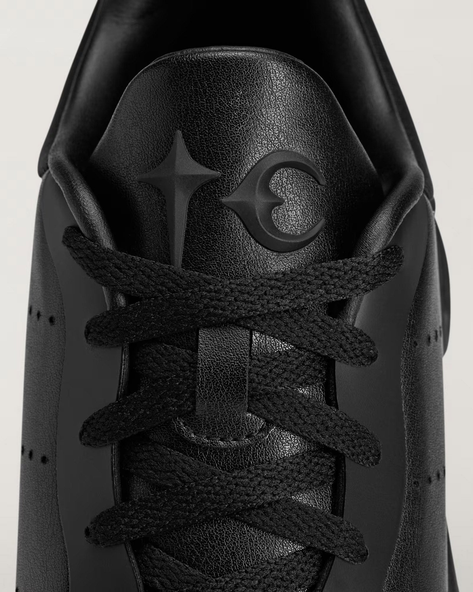 adidas・アディダス - ローカットスニーカー ADIFOM MEGARIDE TC / BLACK