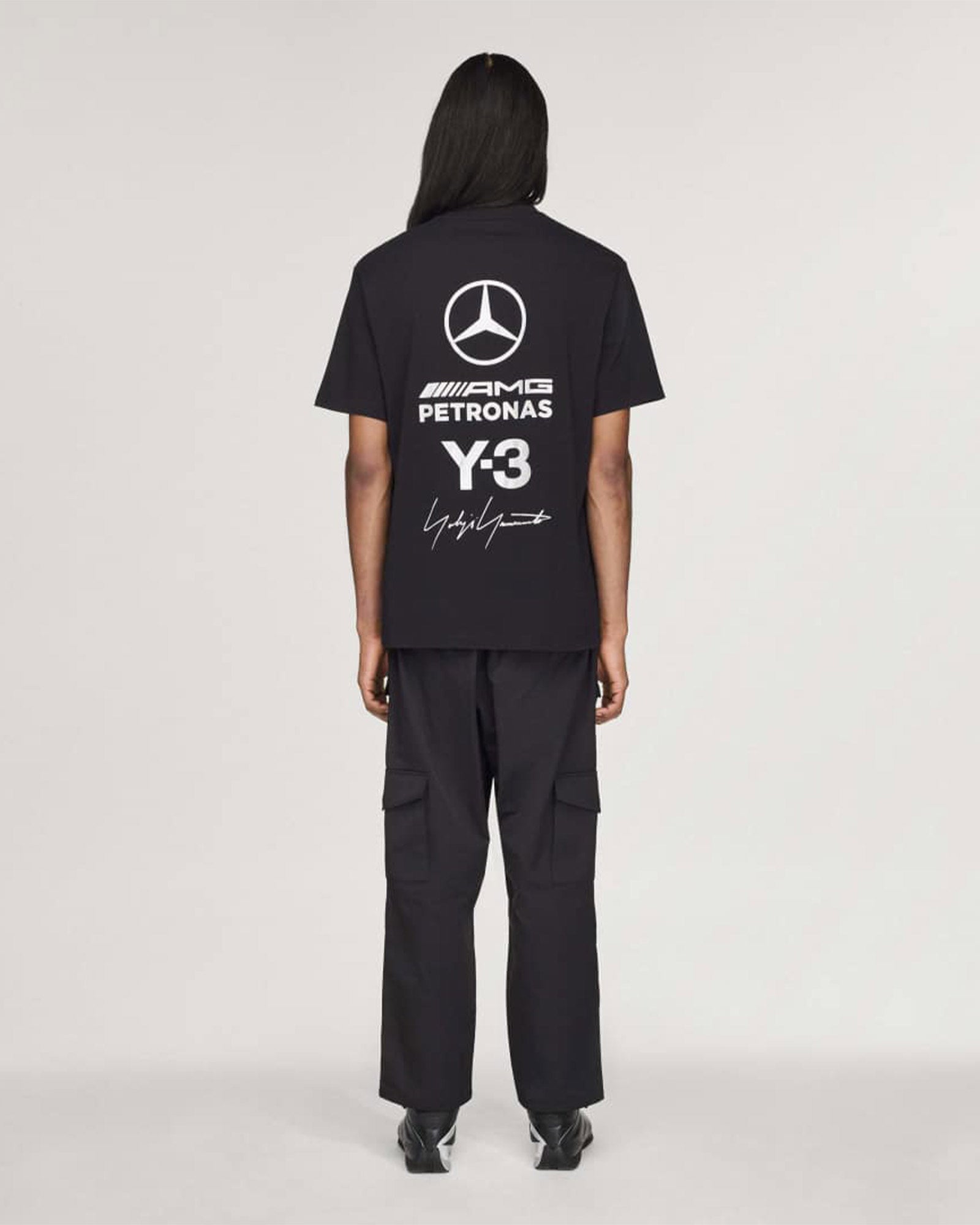 Y-3・韦斯利 -  Y-3 MERCEDES - AMG PETRONAS FORMULA 1 TEAM LOGO STACK SHORT SLEEVE TEE /  BLACK