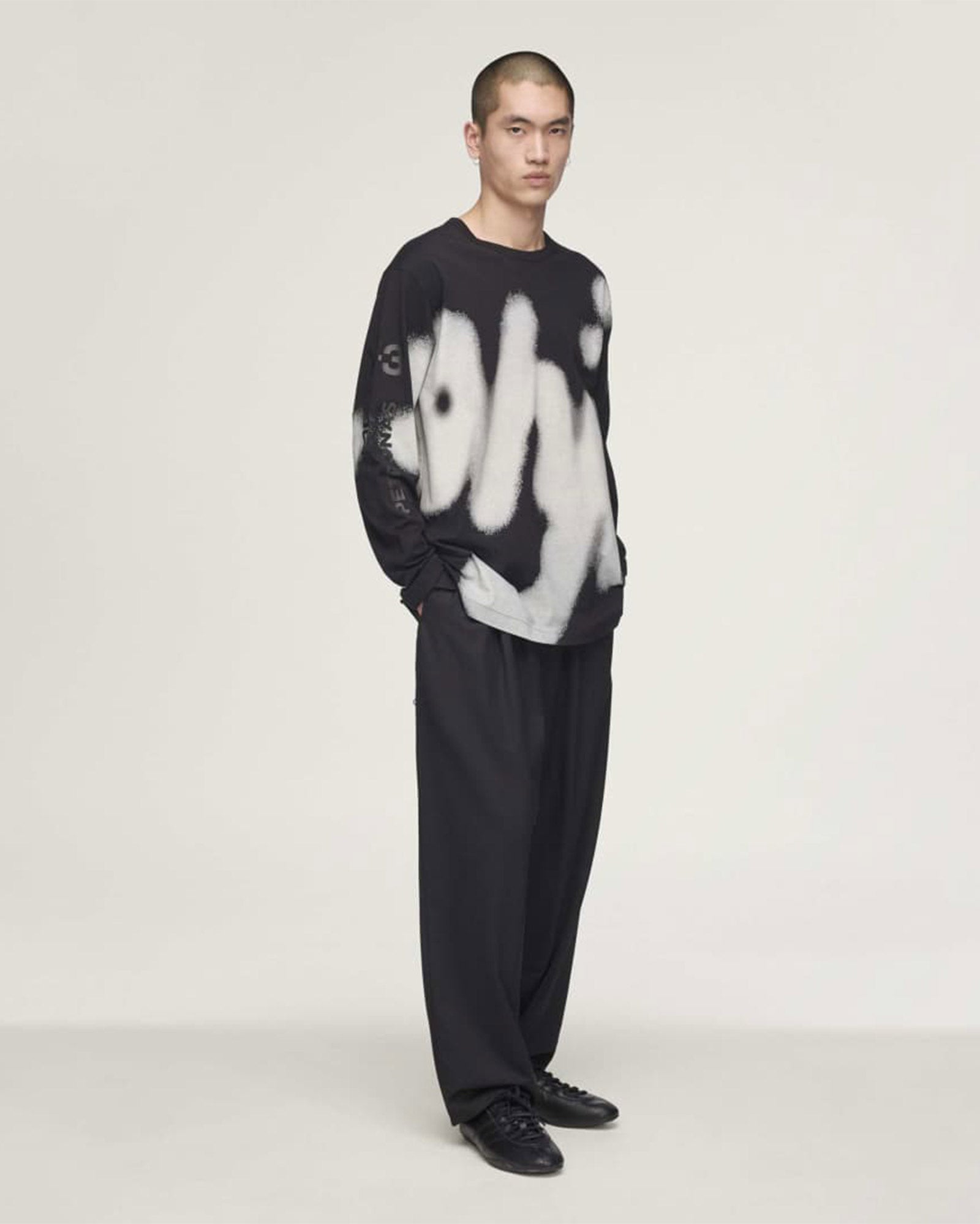 Y-3・韦斯利 -  "Y-3 MERCEDES - AMG PETRONAS FORMULA 1 TEAM YOHJI GRAPHIC LONG SLEEVE TEE" /  BLACK