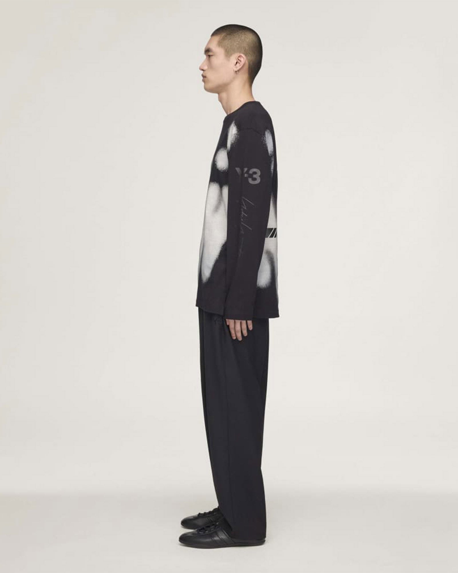Y-3・韦斯利 -  "Y-3 MERCEDES - AMG PETRONAS FORMULA 1 TEAM YOHJI GRAPHIC LONG SLEEVE TEE" /  BLACK