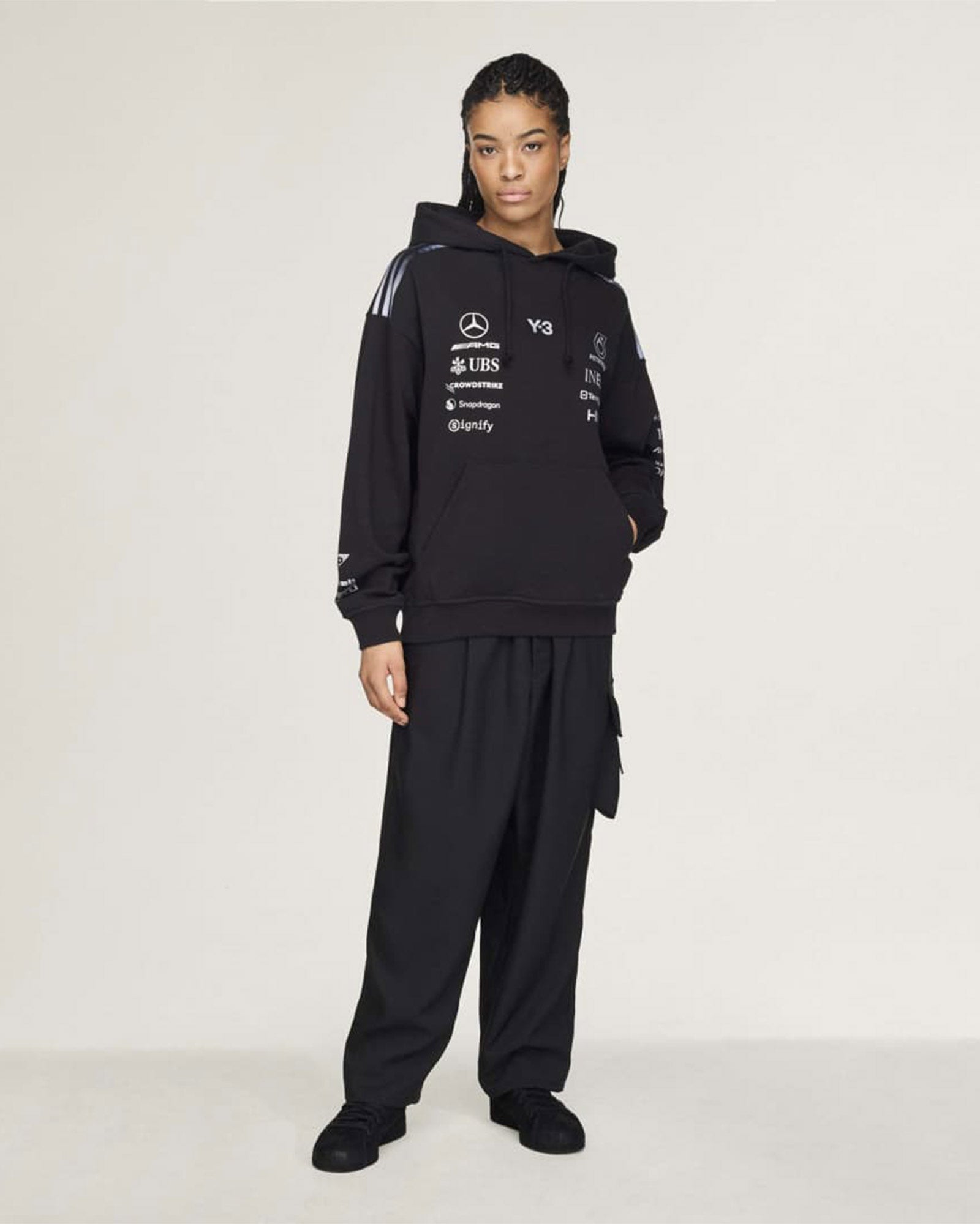 Y-3 MERCEDES - AMG PETRONAS FORMULA 1 TEAM HOODIE / BLACK | detail