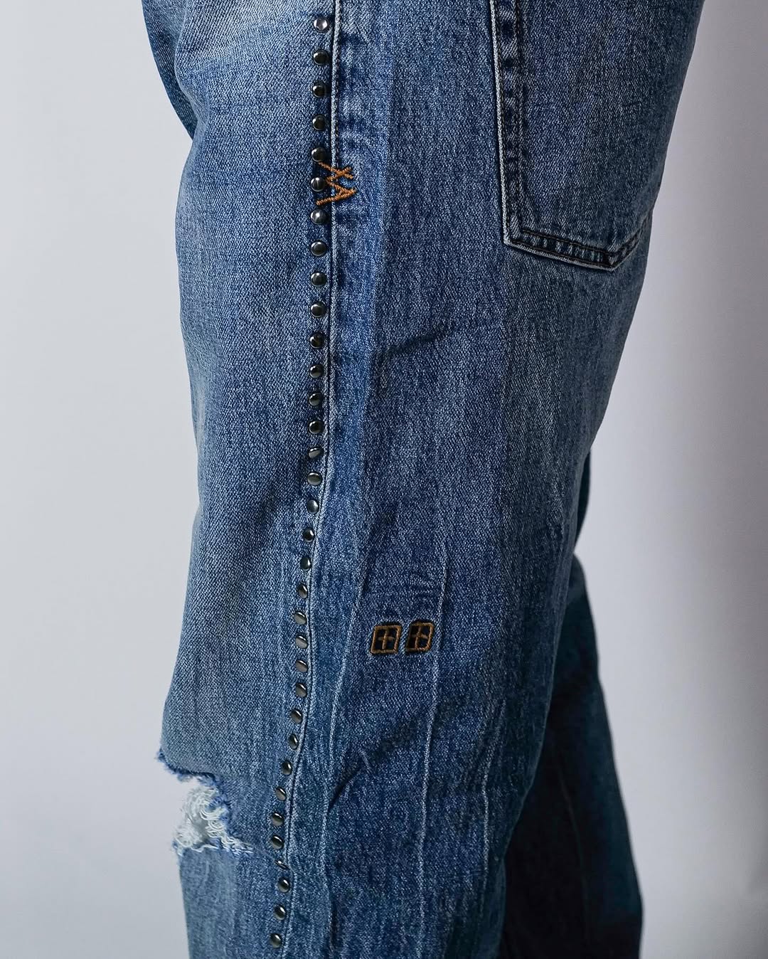 Ksubi・スビ - デニムパンツ BRONKO TEXAS BLUE STUDDED / BLUE