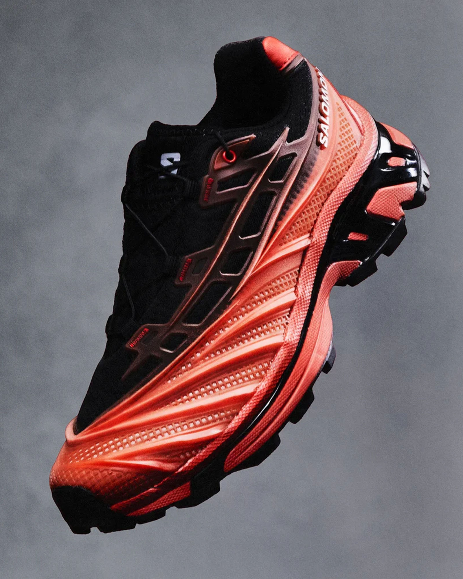 SALOMON・サロモン - ローカットスニーカー "XT-EVO" / RED