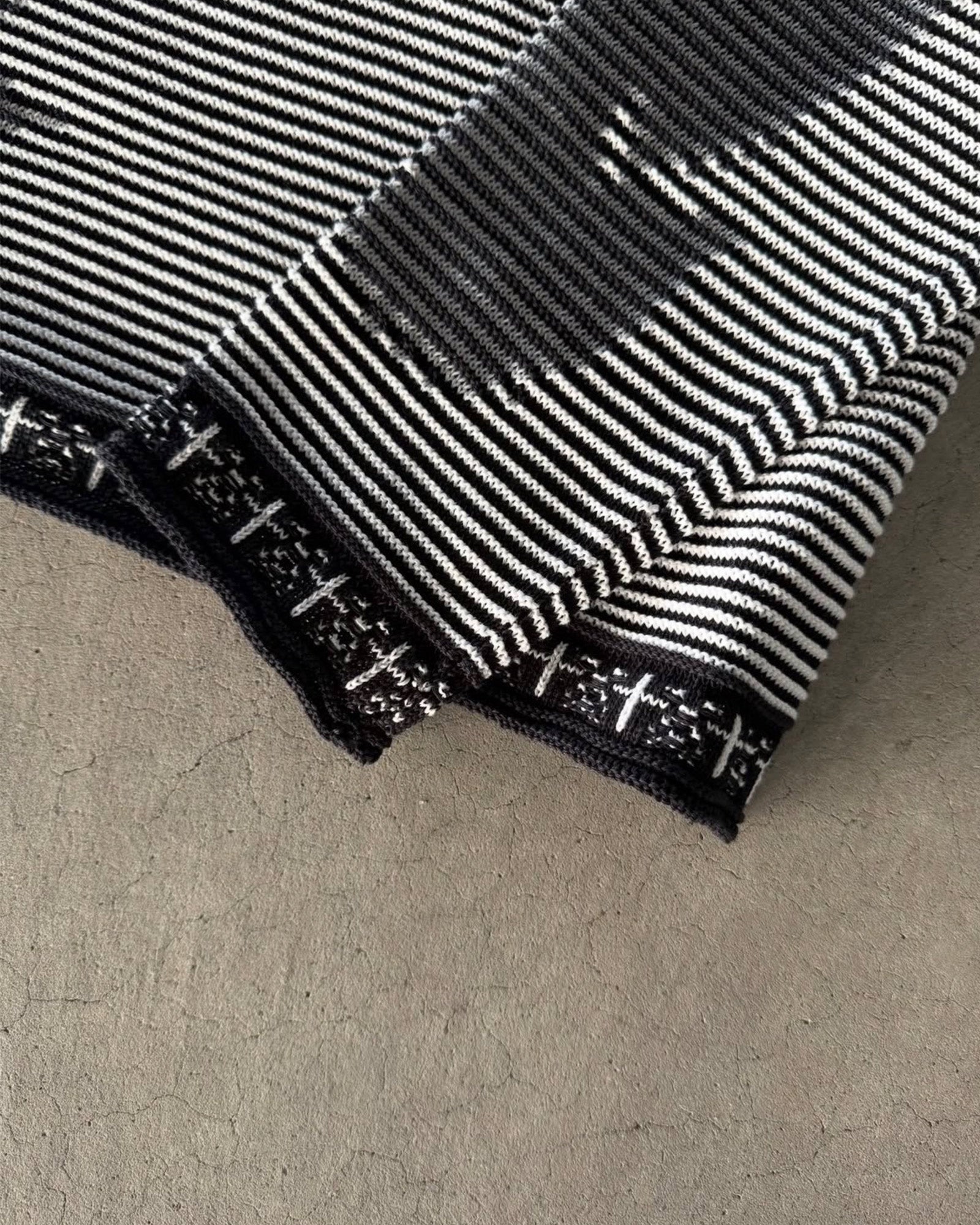 LAST NEST・ラストネスト - L/S Tシャツ ILLUSION DOVE SWEATER / MULTI